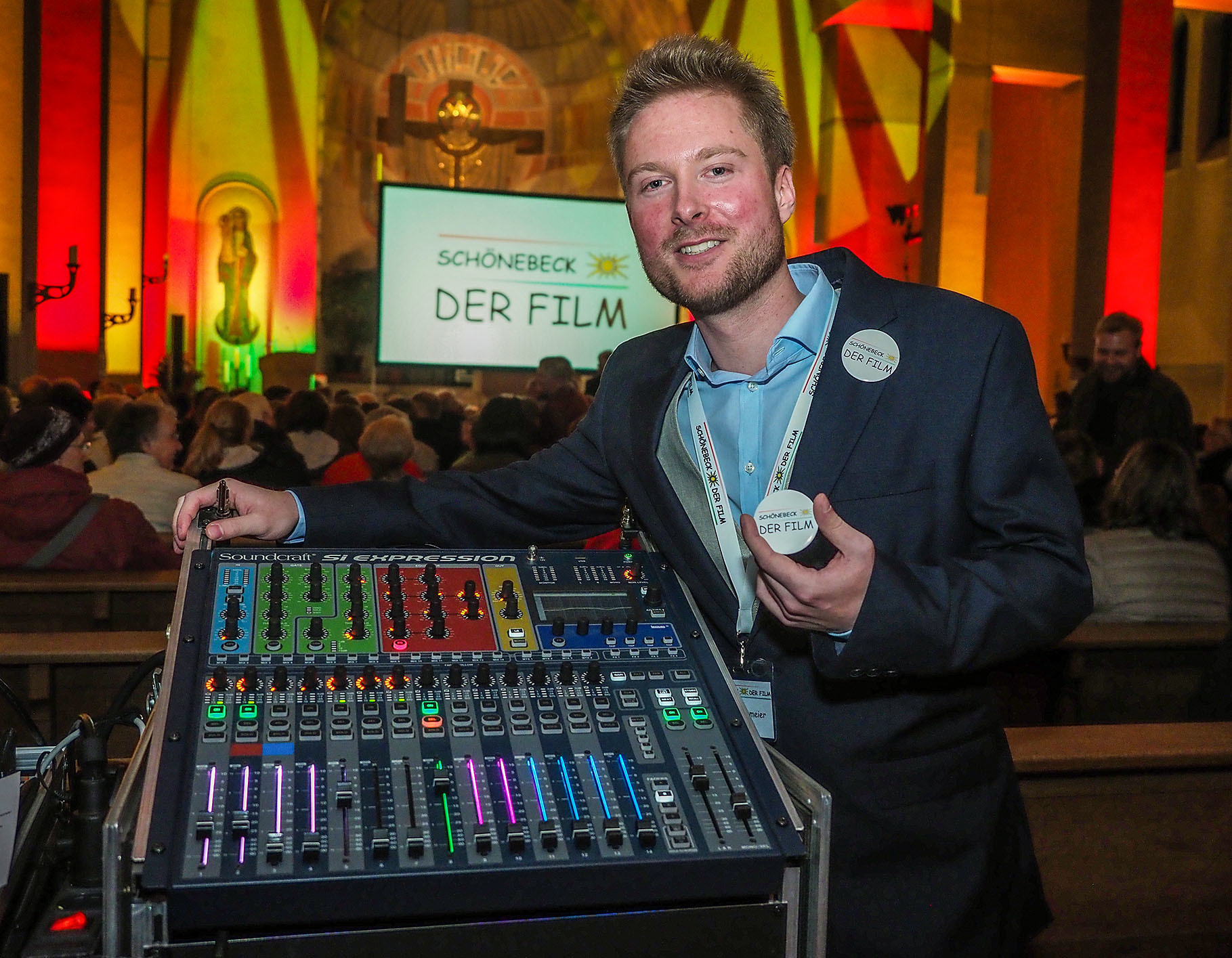 Nils Stakemeier bei der Filmpremiere in der Kirche St. Antonius Abbas.