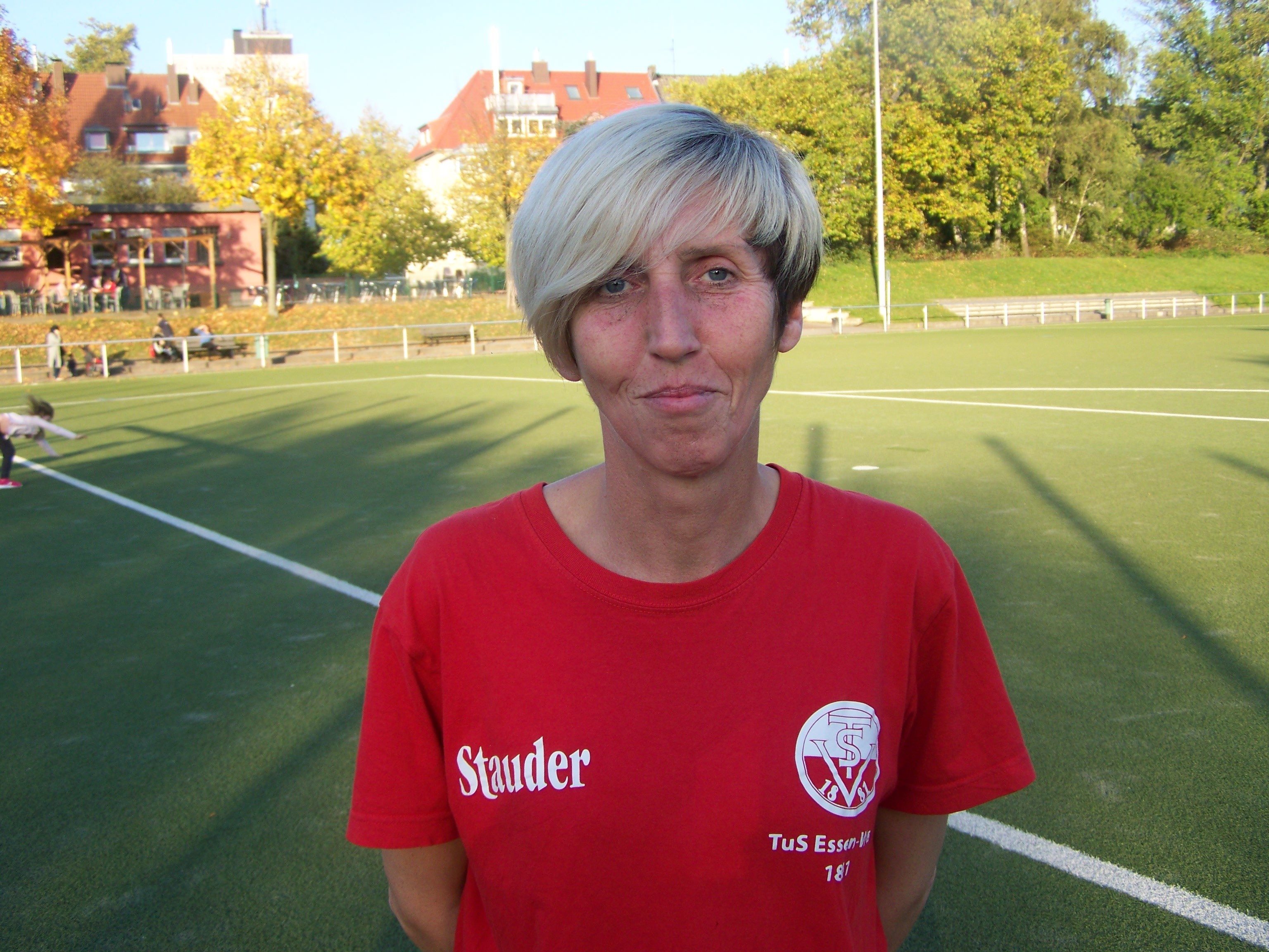 Claudia Schneider, Trainerin der Bambinimannschaft von TuS Essen West 1881, 48 Jahre alt, 2 Kinder, Hobbies: darten, reisen (Photo Marx)