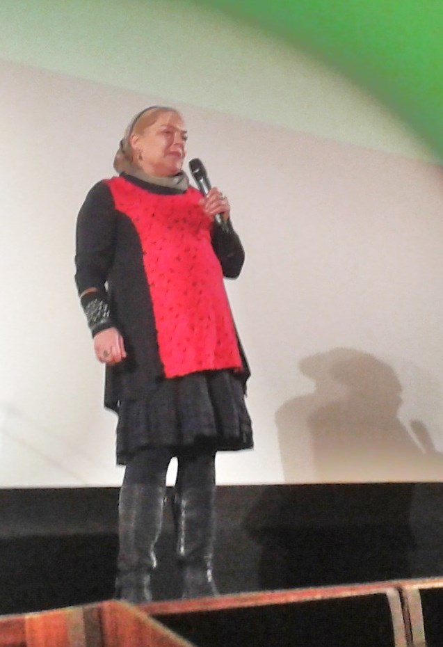 Hiltrud Schmutzler-Jäger i.F: Viele Aktionen mit vielen Unterstützer*innenn waren für den erfolgreichen Bürgerentscheid 2014 notwendig. Damals wollten CDU,SPD, FDP aber auch die Essener VERDI mit aller Macht 125 Millionen € knapper städtischer Gelder für den weitreichenden Teilneubau der Messe ausgeben. Die nach erfolgreichem Bürgerentscheid um 37 Mio € verringerte Summe entspricht in etwa den notwendigen Investitionen für eine neue Gesamtschule Bockmühle.