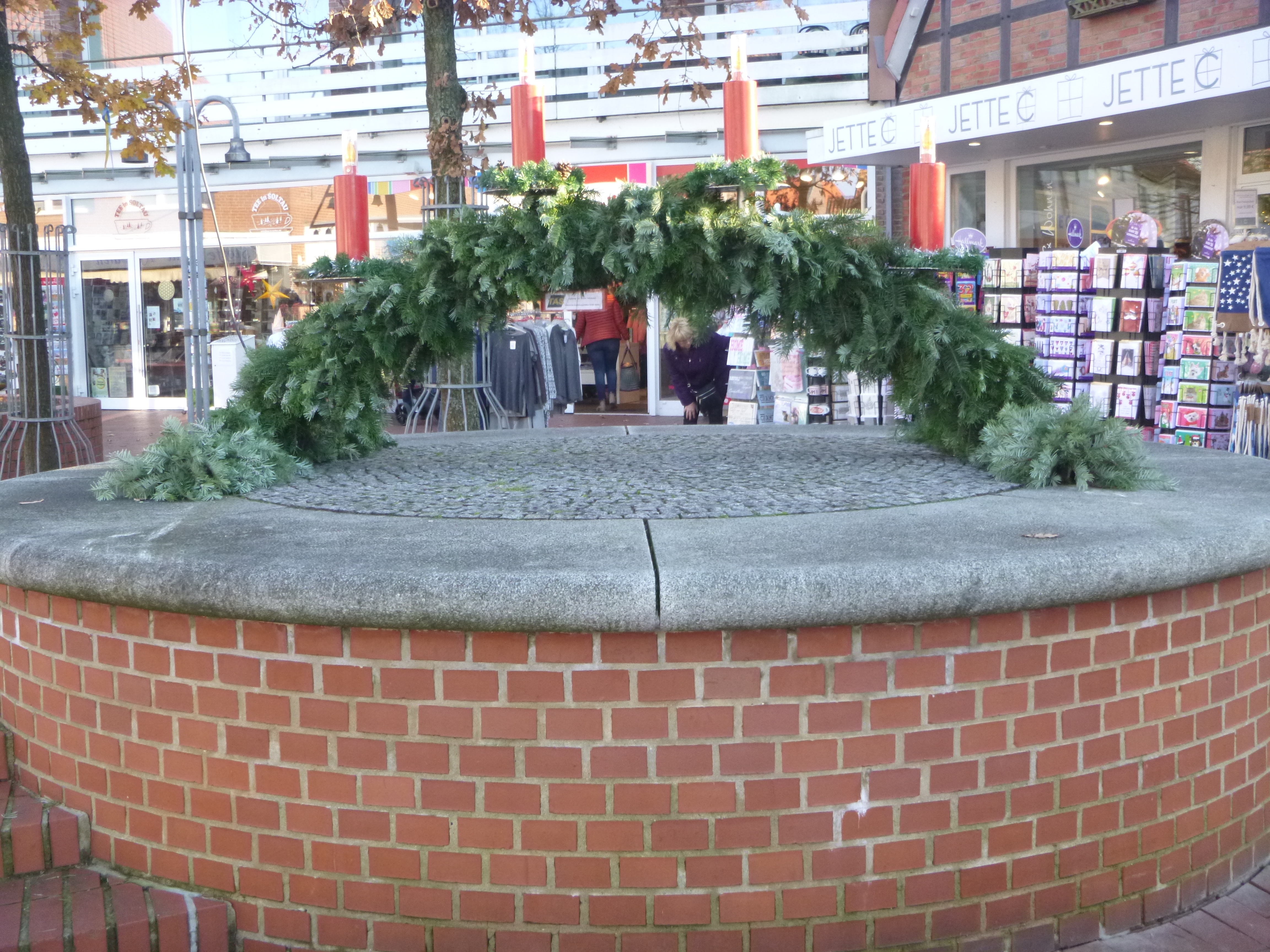 Adventsbogen in der Einkaufsmeile