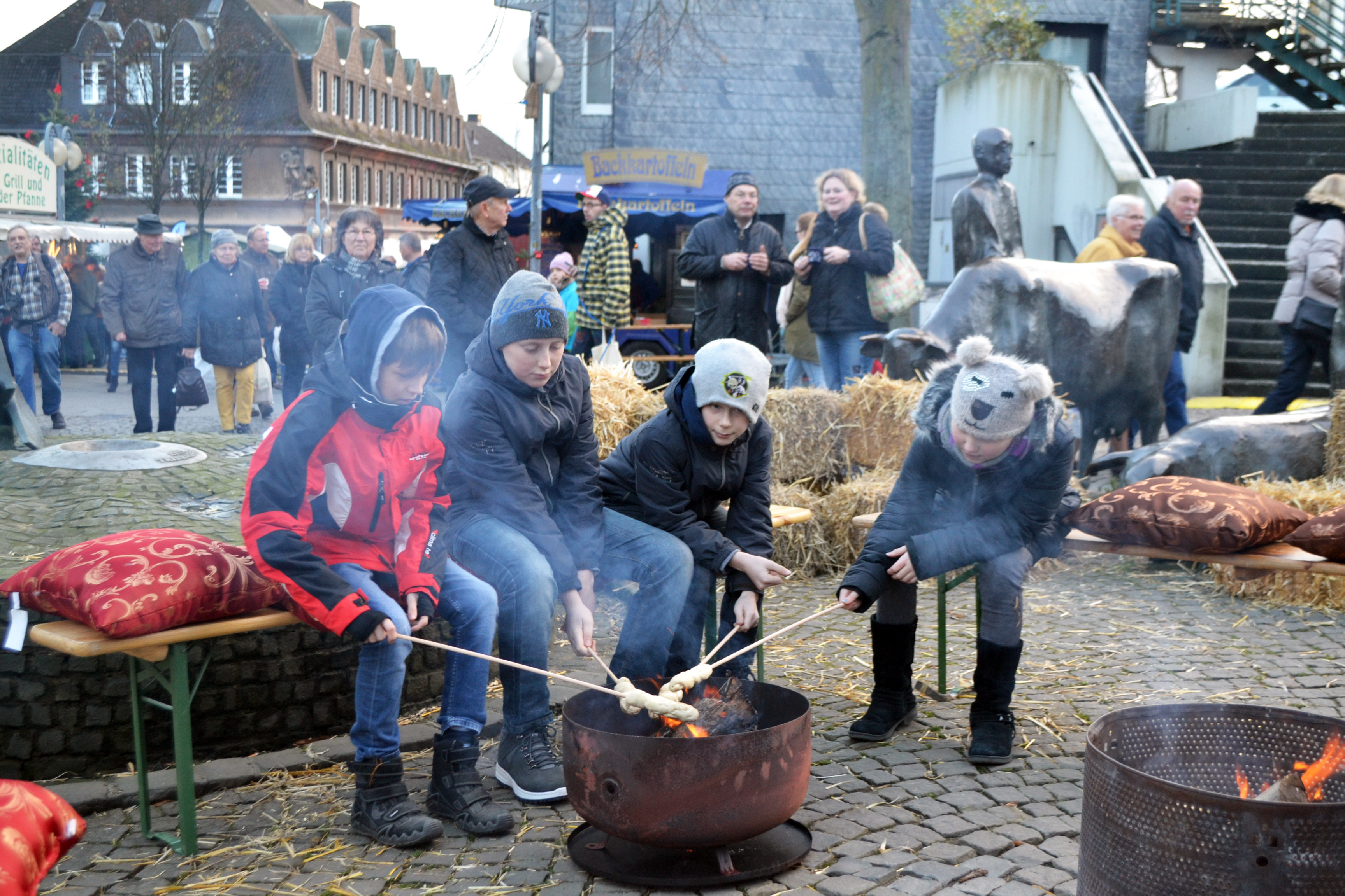 So gemütlich kann es beim Herdecker Winterzauber sein. Archiv-Foto: Nathalie Kehl