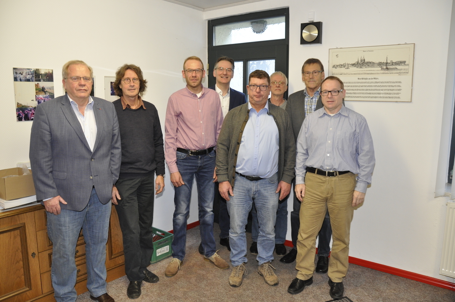 Peter Friedmann (SPD), Helmut Wesser (Bündnis 90/Die Grünen) Jan Neuhaus (FDP), Bodo Wißen (SPD), Heinz Schneider (FDP), Clemens Willing (FDP), Harry Schulz (SPD) und Herbert Schramm (Bündnis 90/Die Grünen) sind gegen den Bürgerentscheid. (von links)
(Foto: Dirk Kleinwegen)