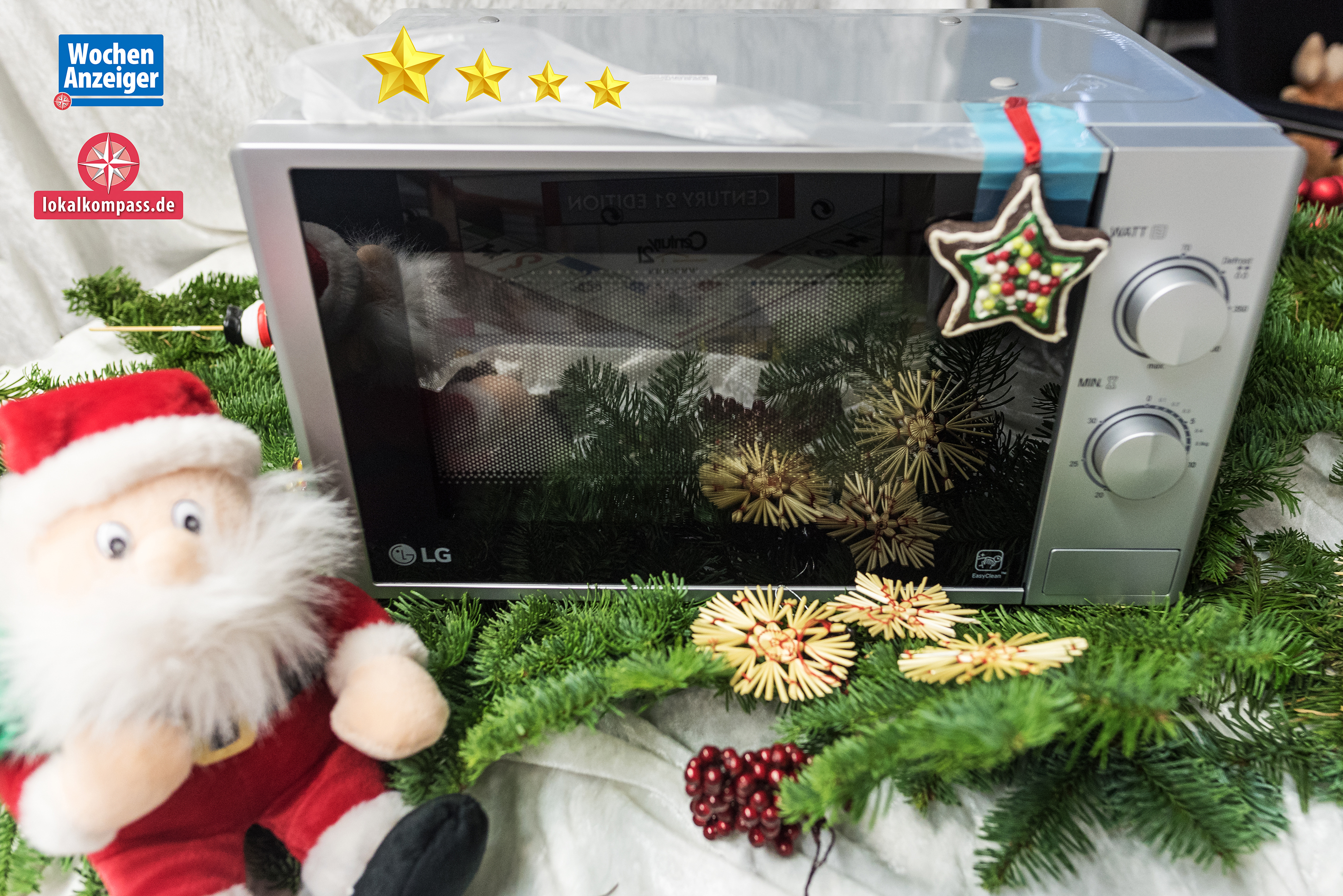 Der Gewinn des Langenfelder Adventskalender am Freitag, 1. Dezember: Eine hochwertige Mikrowelle, gestiftet vom Küchentreff Langenfeld.Foto: Stefan Pollmanns