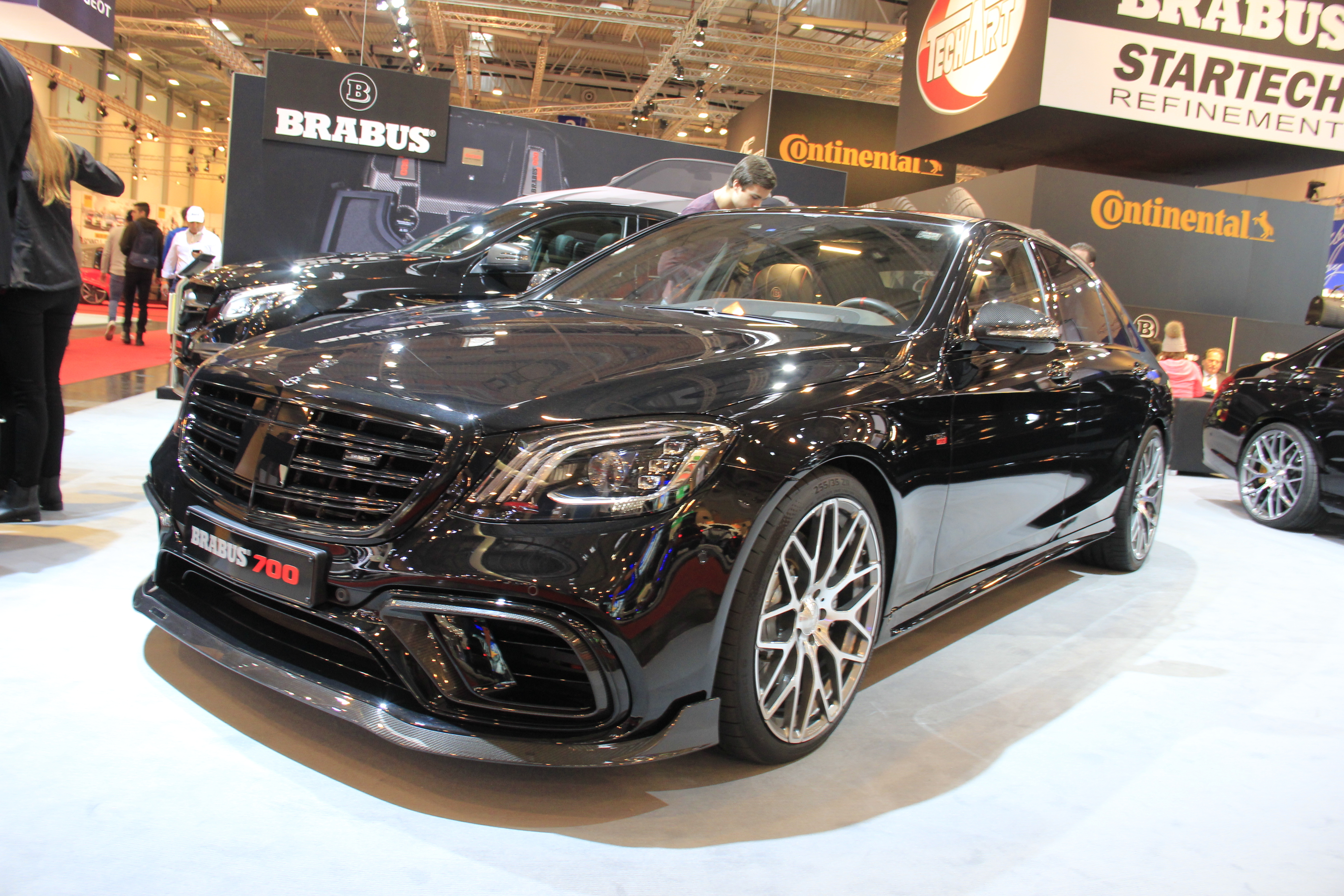 BRABUS 700 .Wer die S-Klasse exklusiv haben will ist bei BRABUS richtig.BRABUS feiert dieses jahr sein 40 Jähriges Jubiläum