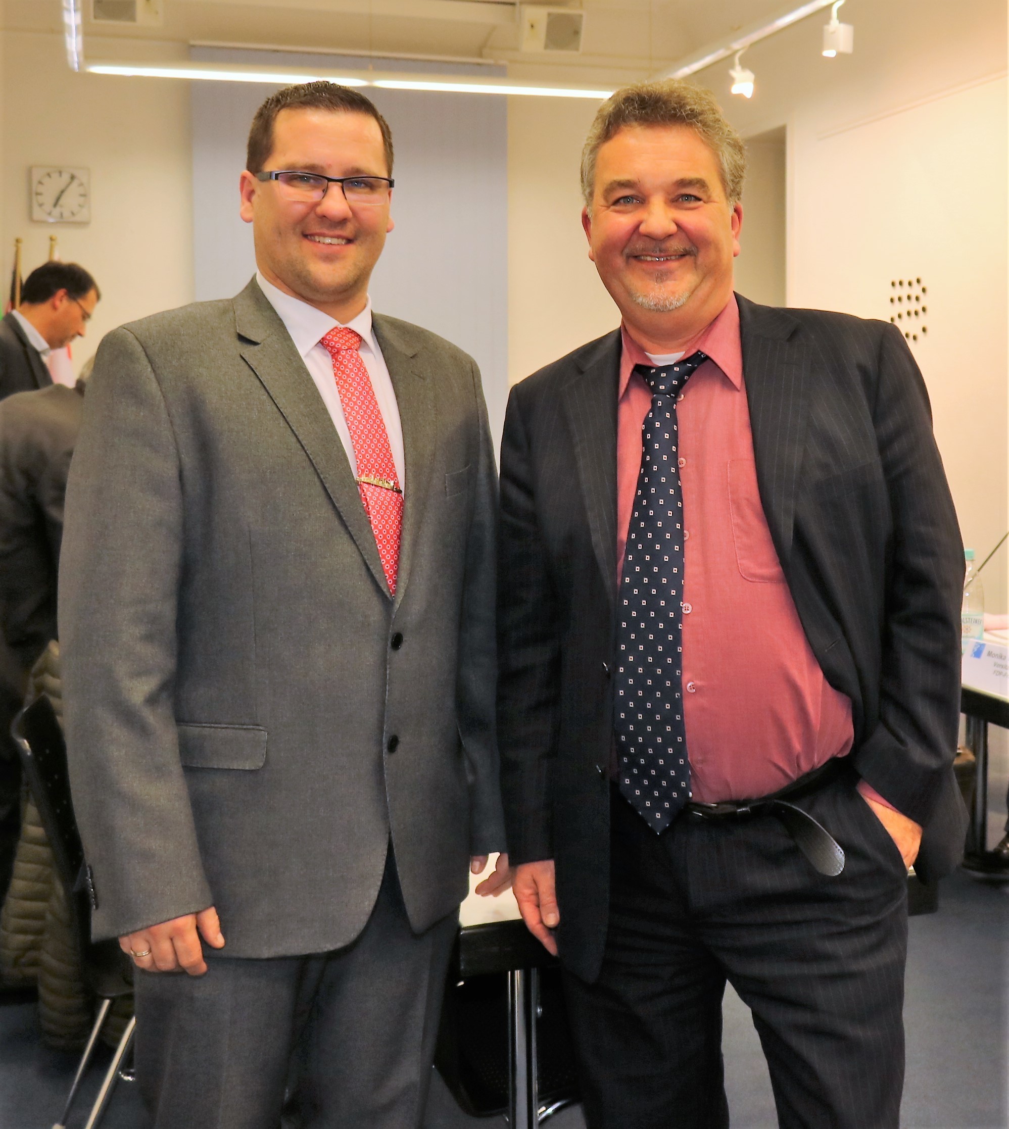 Bezirksbürgermeister Stefan Golißa und Bezirksverwaltungsstellenleiter Karl-Josef Eisel, der im Februar ins Bauaufsichtsamt wechselt.