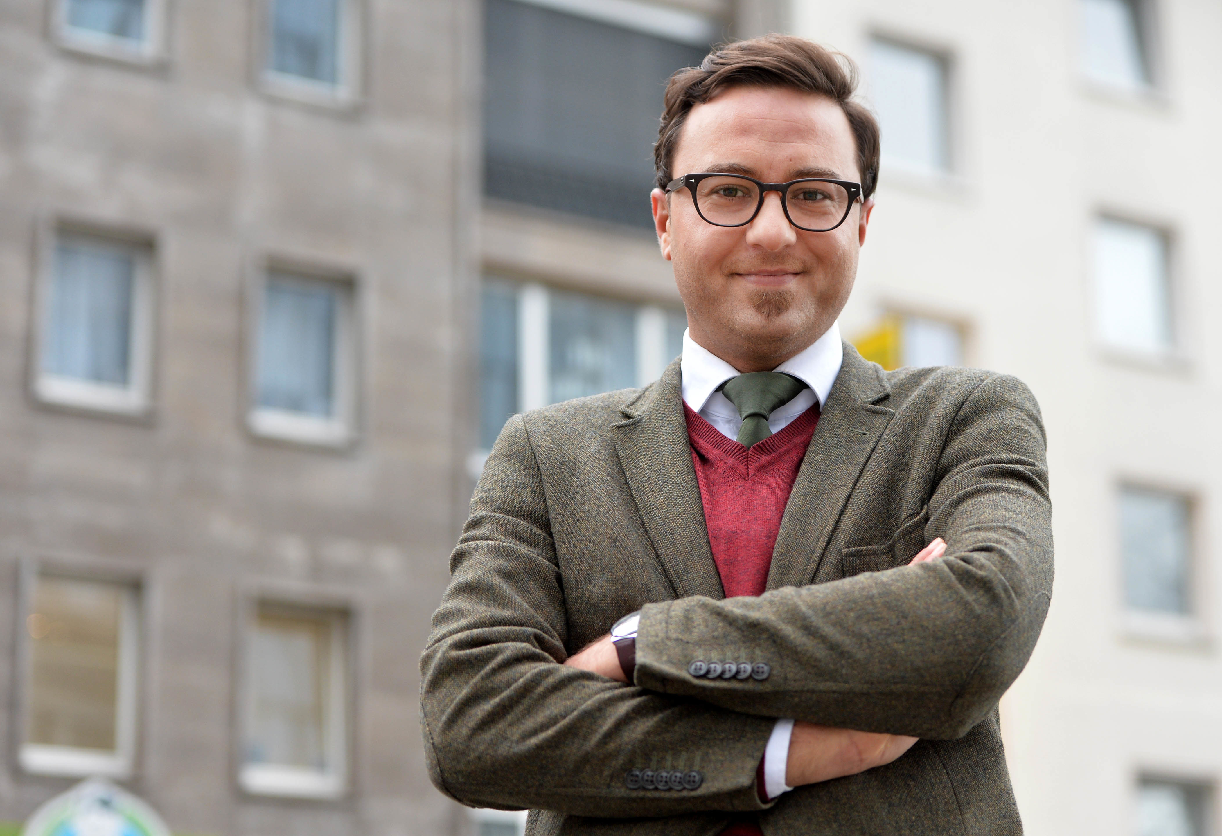 Noch kann sich Ahmad Omeirat, Frohnhauser Ratsherr und ordnungspolitischer Sprecher der Ratsfraktion der Grünen, über die gesetzlichen Möglichkeiten freuen, die das NRW Wohnungsaufsichtsgesetz gegenüber Miethaien noch bietet. Die schwarz- gelbe Landesregierung will dieses Gesetz leider wieder abwickeln.