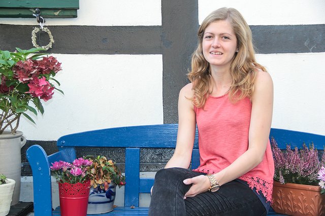 Da war es noch Sommer im ebenfalls schönen Hattingen, als dieses Foto wenige Tage vor dem Abflug von Katharina Besler in der Altstadt entstand. Foto: Römer