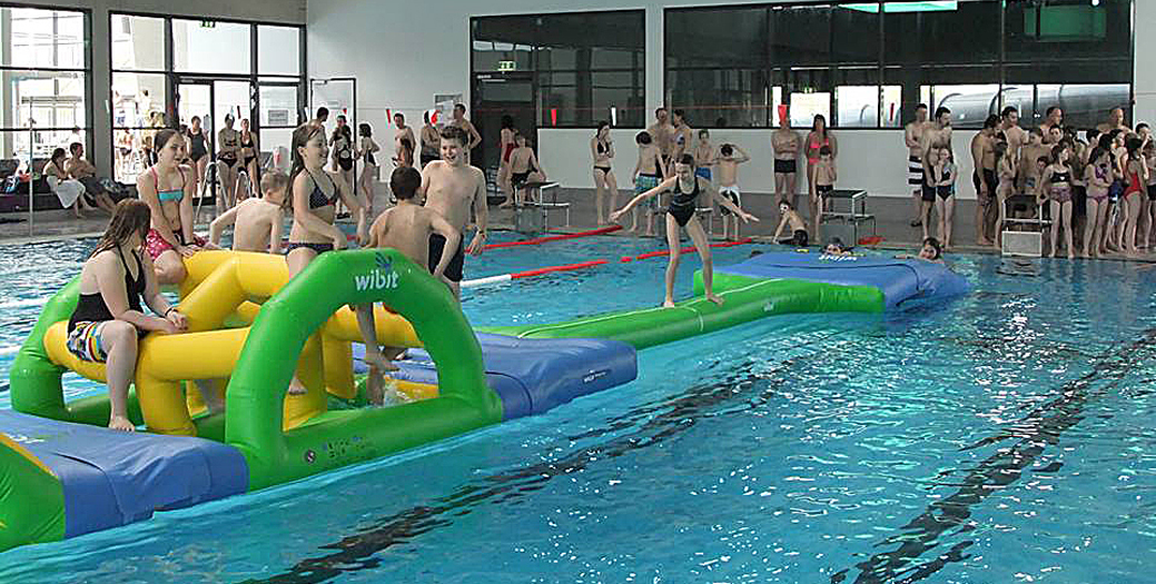Das Animationsteam bietet "Watergames" an. Foto: privat