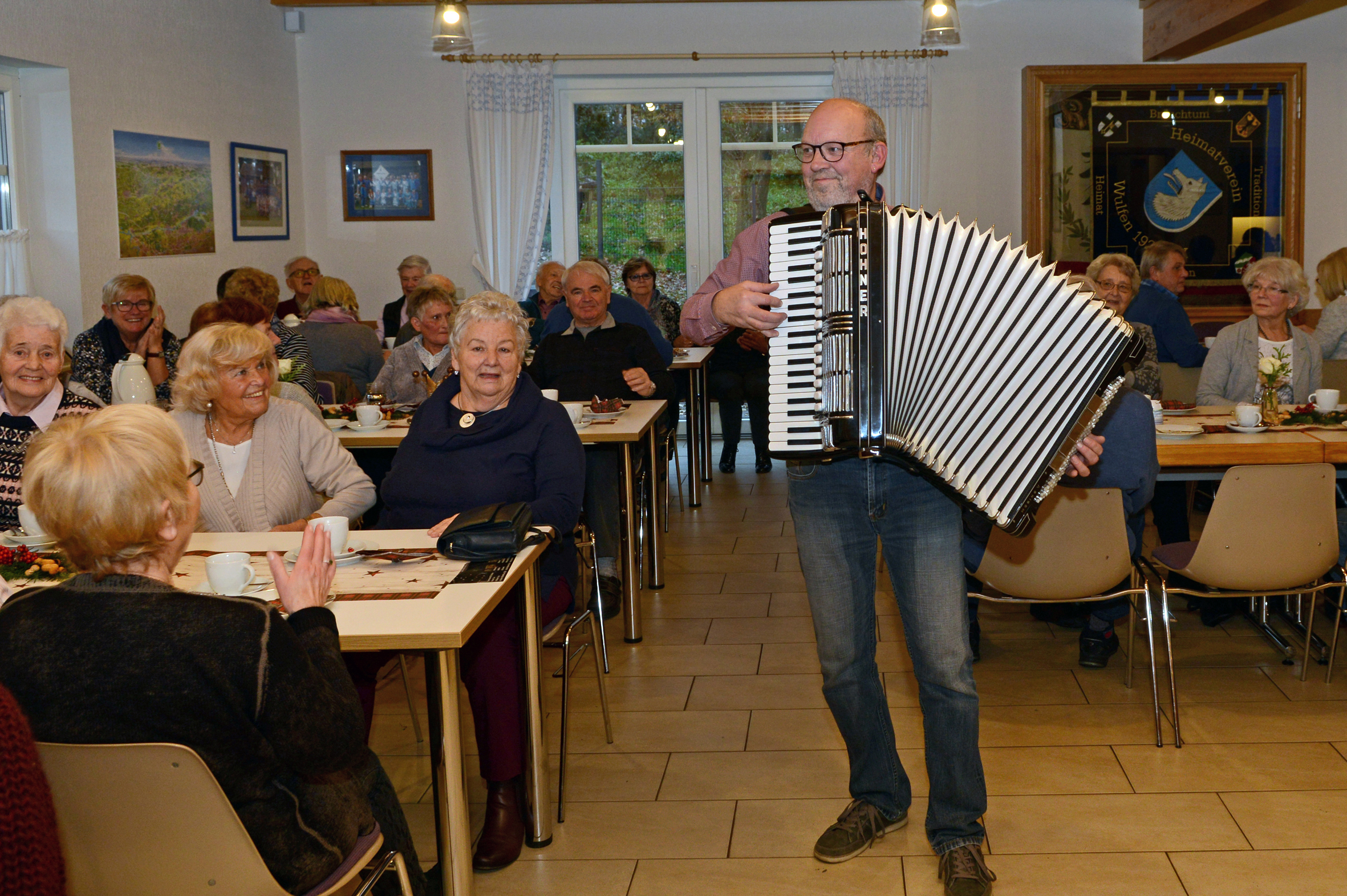 Der Lembecker Dorfmusikers Ludger Micheel sorgte mit seinem Akkordeon für schöne Musik.