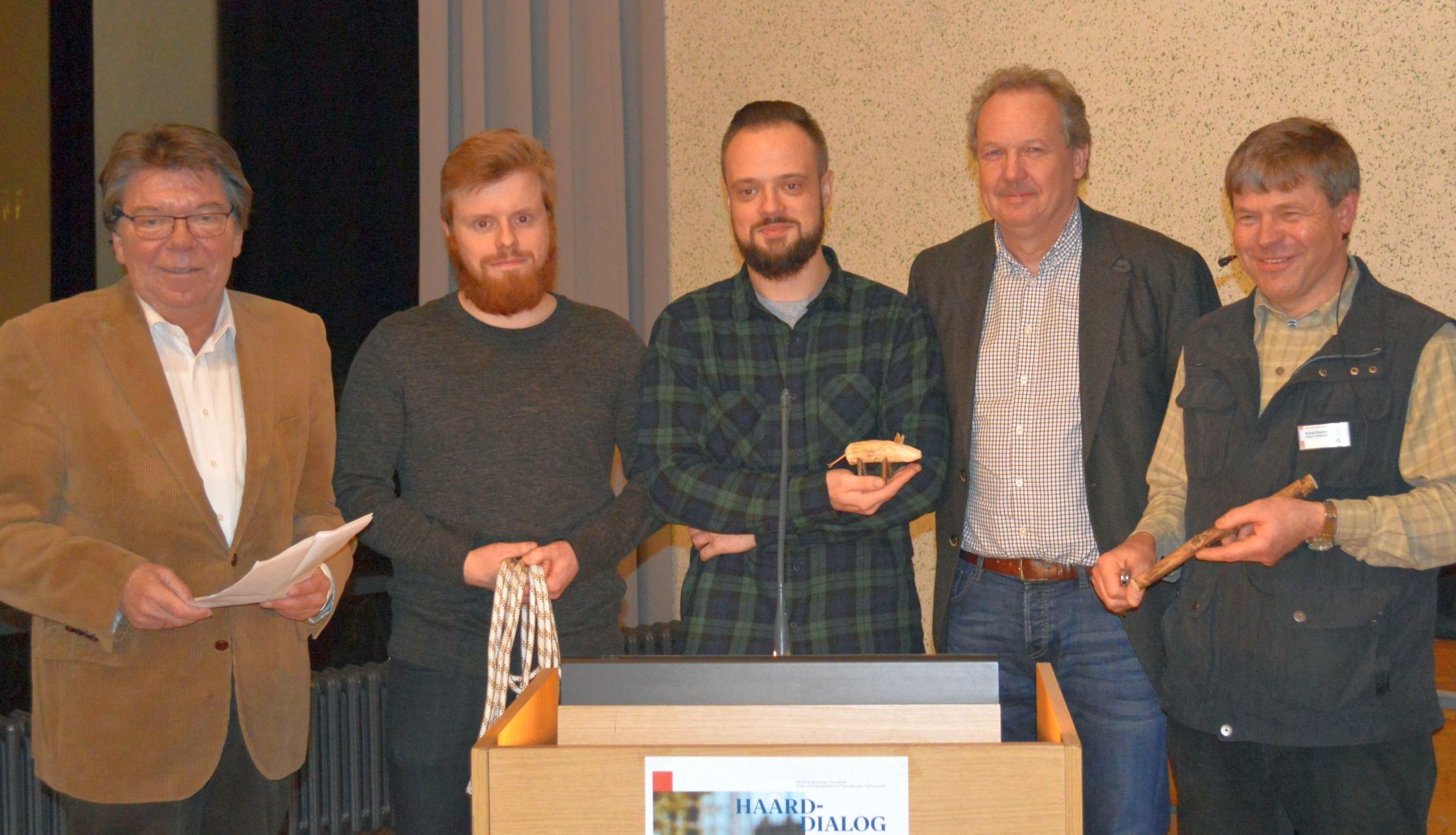 Der Moderator Bernd Overwien und die Referenten des 2. Haard-Dialogs: Sebastian Doerk, Maik Hansmann, Dr. Rüdiger Haas und Konrad Staschenuk. Bild: LWL/Seifert