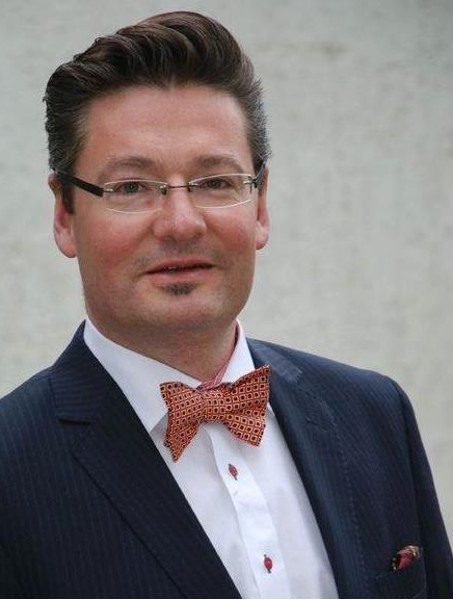 Torsten Ilg FREIE WÄHLER kritisiert CDU, Grüne und FDP aufgrund ihrer „Anti-Auto-Politik“ in Köln.