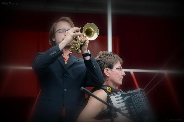 * auf Details achten *