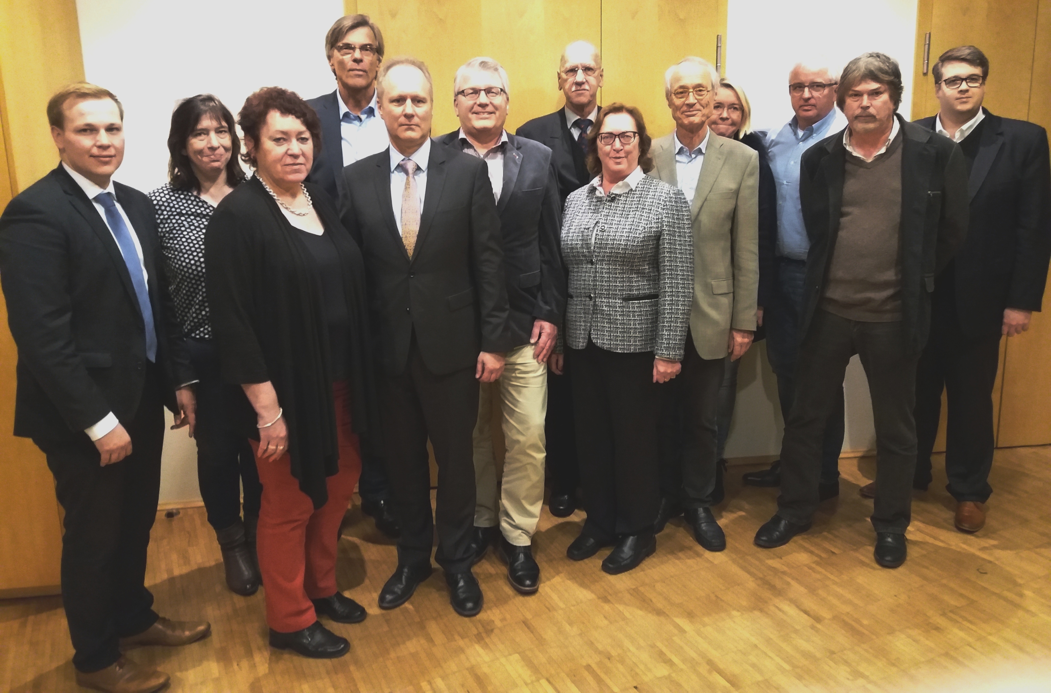 Bildunterschrift: Der neue Vorstand der MIT Kreis Unna, v.l.: Philipp Gärtner, Sabine Saatkamp, Annette Adams, Ulf Klaverkamp, Matthias Laue, Frank Murmann, Friedhelm Mennicken, Kornelia Dithmer, Dr. Hubert Brinkschulte, Uta Leisentritt, Wilhelm Neuhaus, Franz Sänger, Stephan Wehmeier.