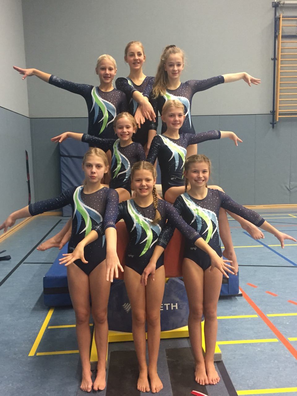 unten v.li.: Neele Feder, Lotte Hojnicz, Jule Dahlmann
mitte v.li.: Emilia Blömker, Lina Feder
hinten v.li.: Pauline Buck, Franziska Rupieper, Anna Ebert