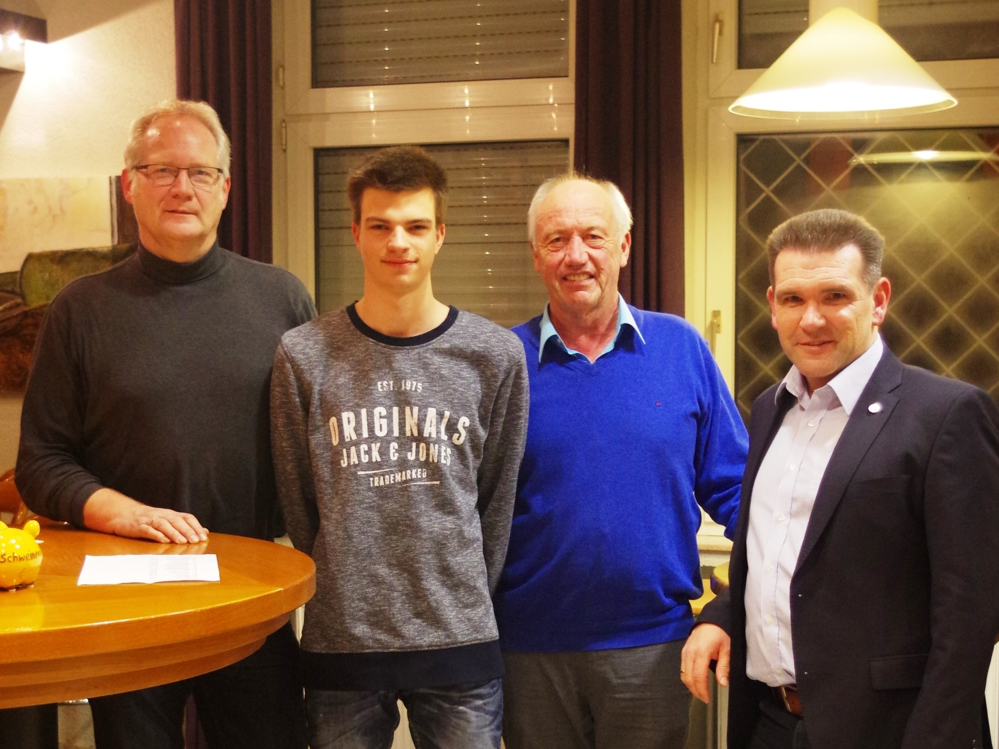 Freuten sich gemeinsam über den Deutschen Meistertitel: (von links) Uwe Kähler, Henrik Josten, Hermann Imping und Stephan Rokitta