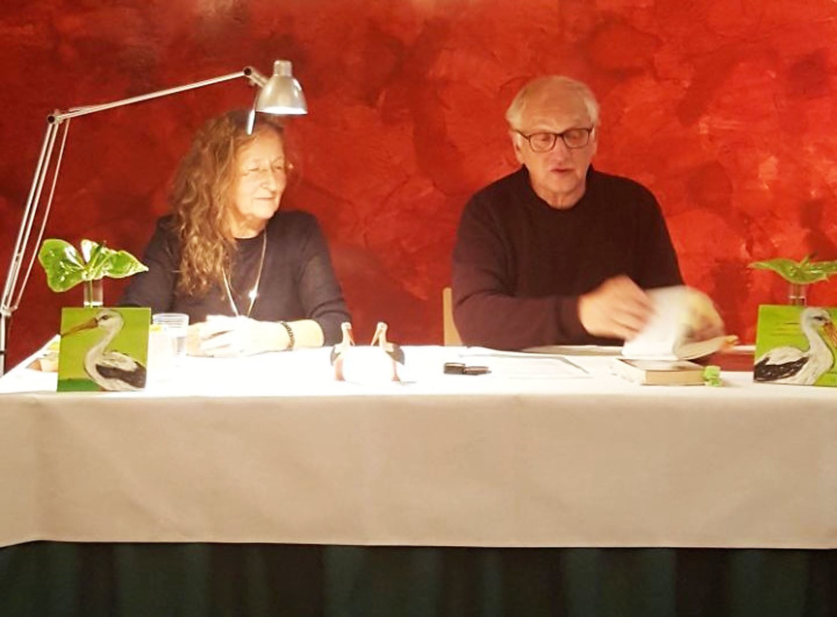 Renate Wirth und Thomas Hesse lesen.