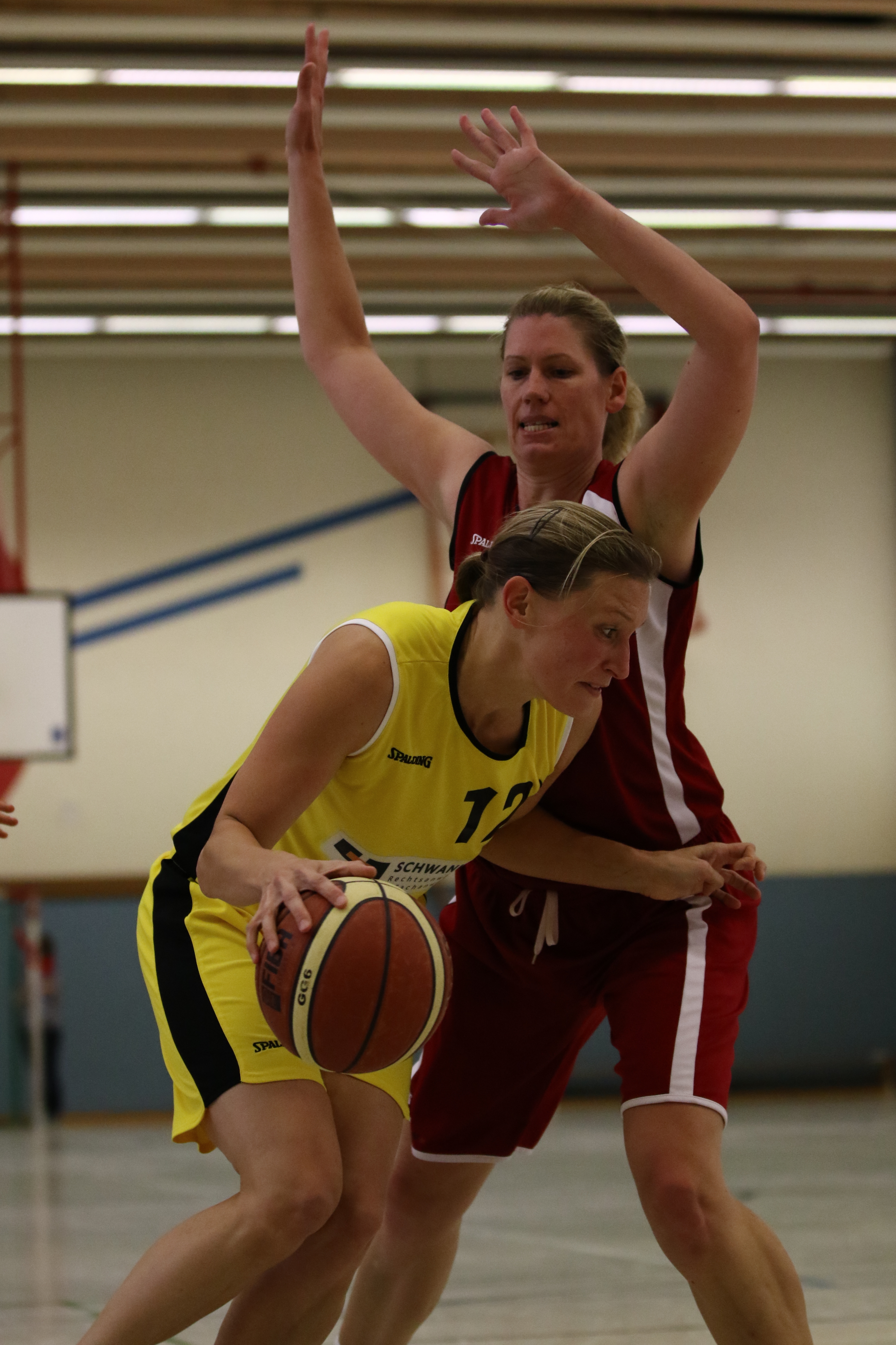 Gegen den Tabellenzweiten UBC Münster wurde Andrea Ambrus mit 15 Punkten Topscorerin der RBH Oberliga-Damen. Gemeinsam mit ihren Mannschaftskameradinnen konnte sie die 53:61 Niederlage nicht verhindern, ausschlaggebend war ein schwaches 1. Viertel, danach zeigten die RBH-Damen ihre wohl beste Saisonleistung. Am Ende war der Gegner dann trotzdem etwas zu stark für die Herner Korbjägerinnen.