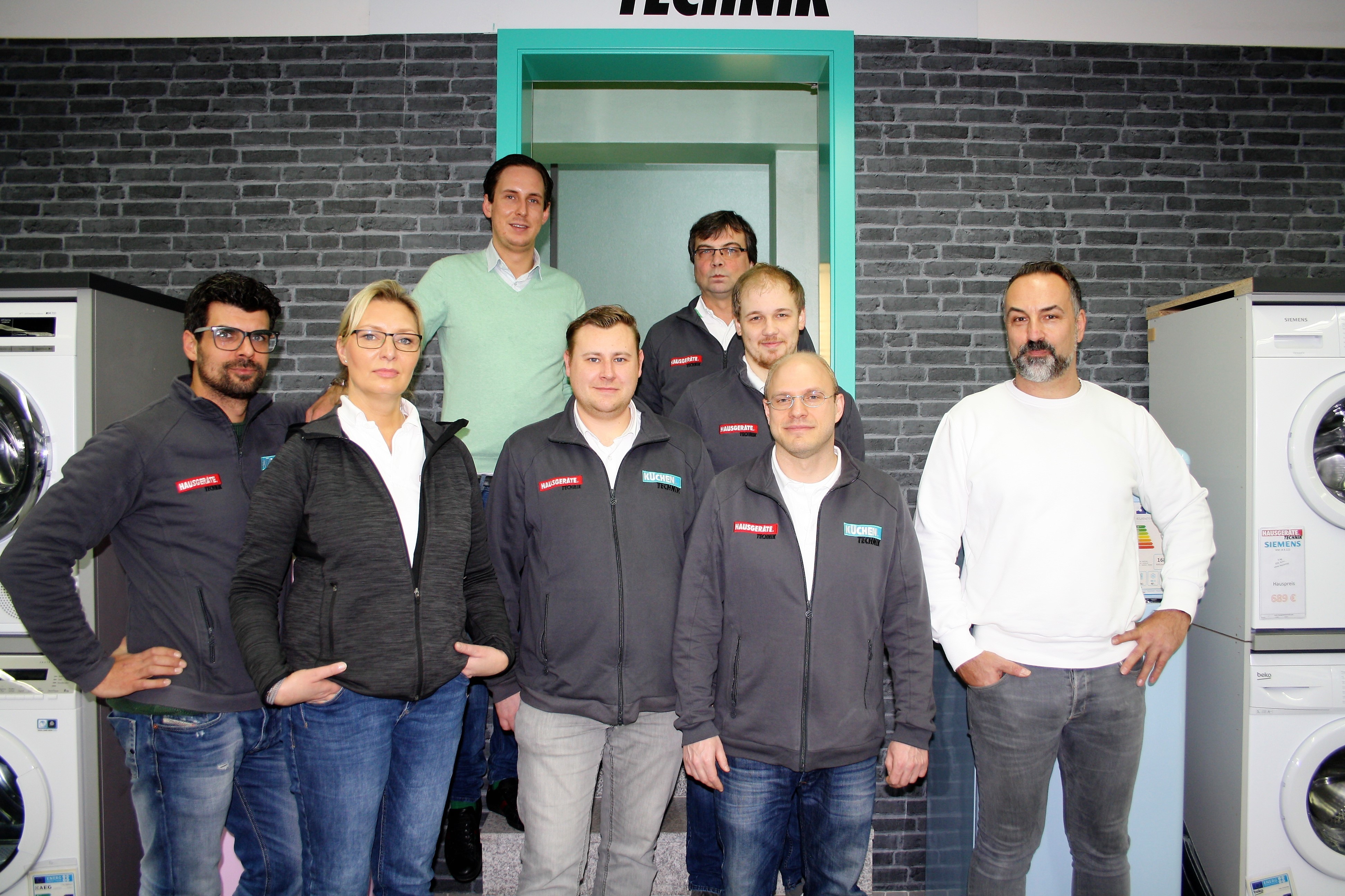 Felix Stemprock und sein geschultes, kompetentes Team waren von der Riesenresonanz am Montag begeistert. Auch künftig stehen sie für fachgerechte, individuelle Beratung vor dem Kauf gerne zur Verfügung. Fotos: Reiner Terhorst