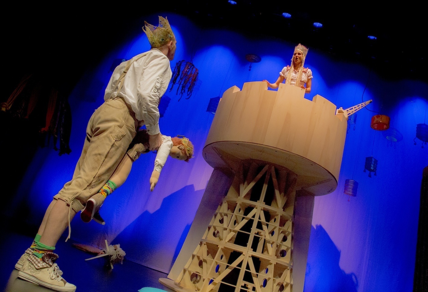 Rapunzel und der Prinz verlieben sich ineinander.