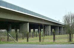 Bis spätestens 2023 sollte die Liedbachtalbrücke durch ein neues Bauwerk ersetzt werden. Die alte Brücke wurde zunächst durch Baumaßnahmen in 2014/2015 verstärkt. Archiv-Foto: Jürgen Thoms
