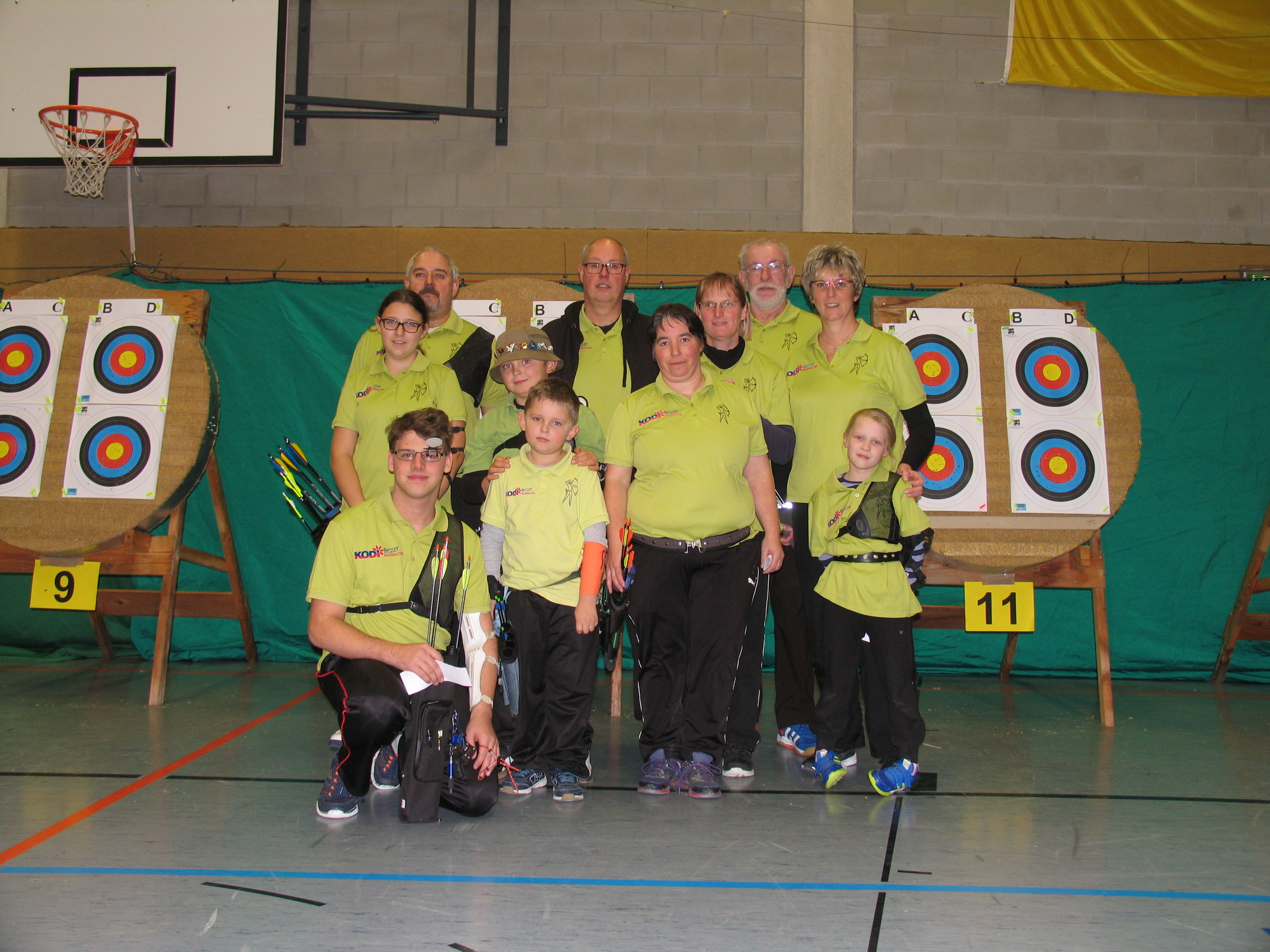 erste Reihe von links nach rechts
Robin Horz, Paul Pape, Melanie Eimer, Stella Horz
zweite Reihe von links nach rechts
Amelie Bonacker, Felix Pape, Kirsten Kulms, Beate Jochums
dritte Reihe von links nach rechts
Steffen Bonacker, Dietmar Vangenhassend, Dieter Meyer
