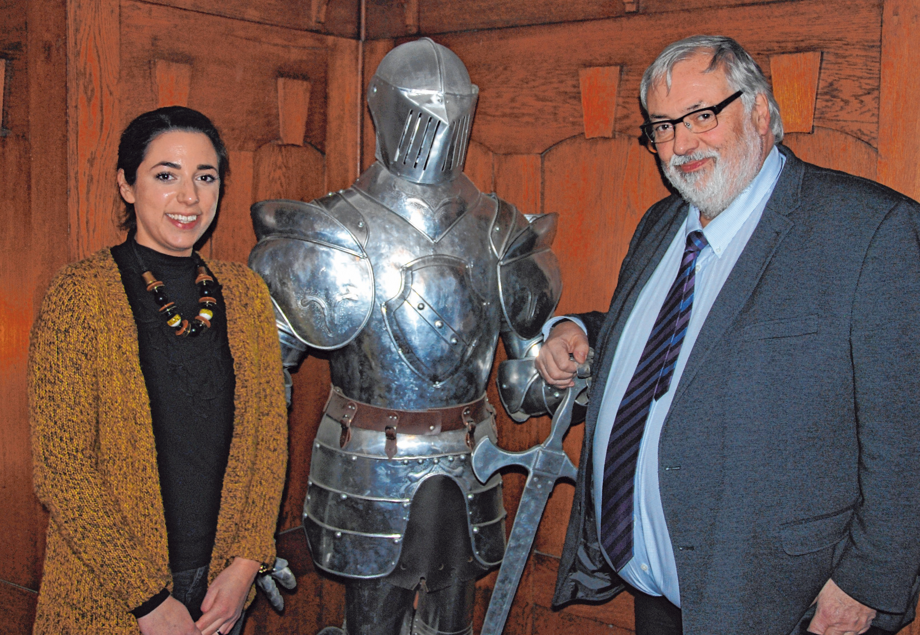 Christine und Heinz-Gerd Schlootz sind die neuen Herren auf Schloss Lüttingen. Hier sollen Wohnungen entstehen. Das Schlossinnere soll behutsam umgestaltet werden.