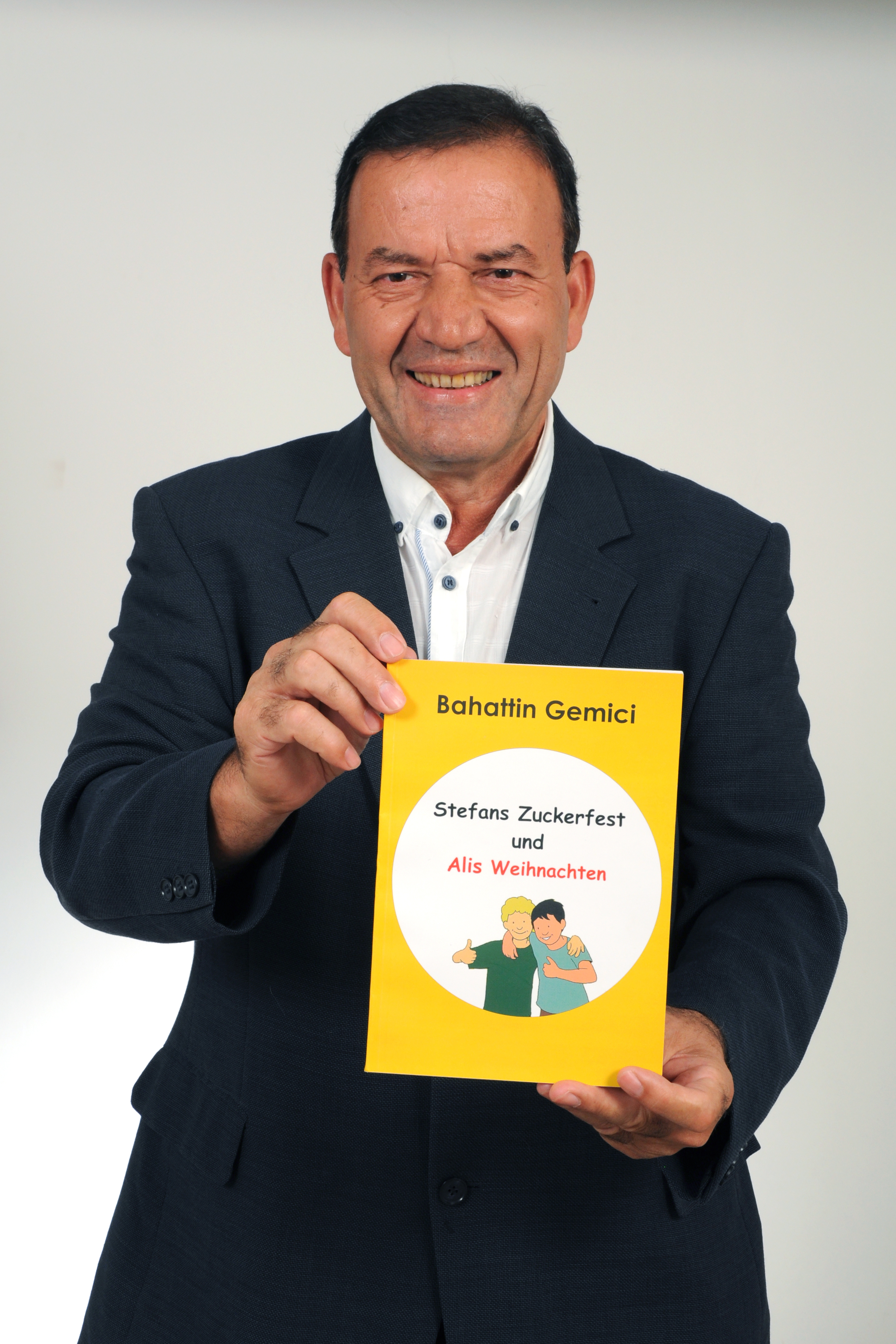 Der Hertener Lehrer und Autor Bahattin Gemici möchte durch seine Texte Brücken bauen und gegenseitiges Verständnis schaffen. "Stefans Zuckerfest und Alis Weihnachten" ist sein erstes Kinderbuch. Foto: privat