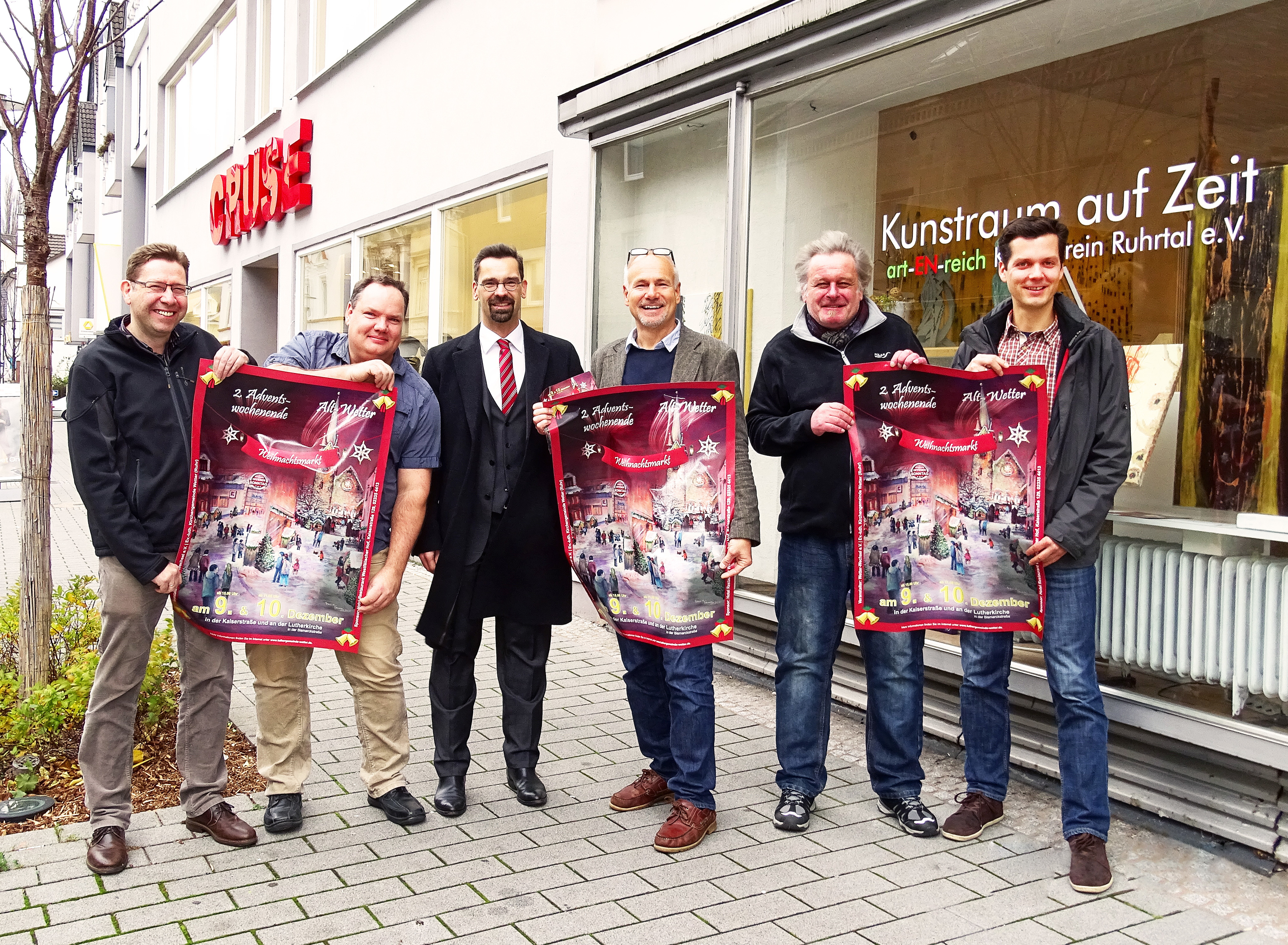 Karsten Malz (Pfarrer), Markus Kangowski (Wetter-Wechsel.), Don Kneller (Wetter-Wechsel), Peter Uphoff (Wirtschaftsförderung Stadt Wetter), Wolfgang Wehmeier (Kunstverein Art-EN-reich), und Martin Pricken (City-Management) die Organisatoren des Weihnachtsmarktes in Wetter (von links).