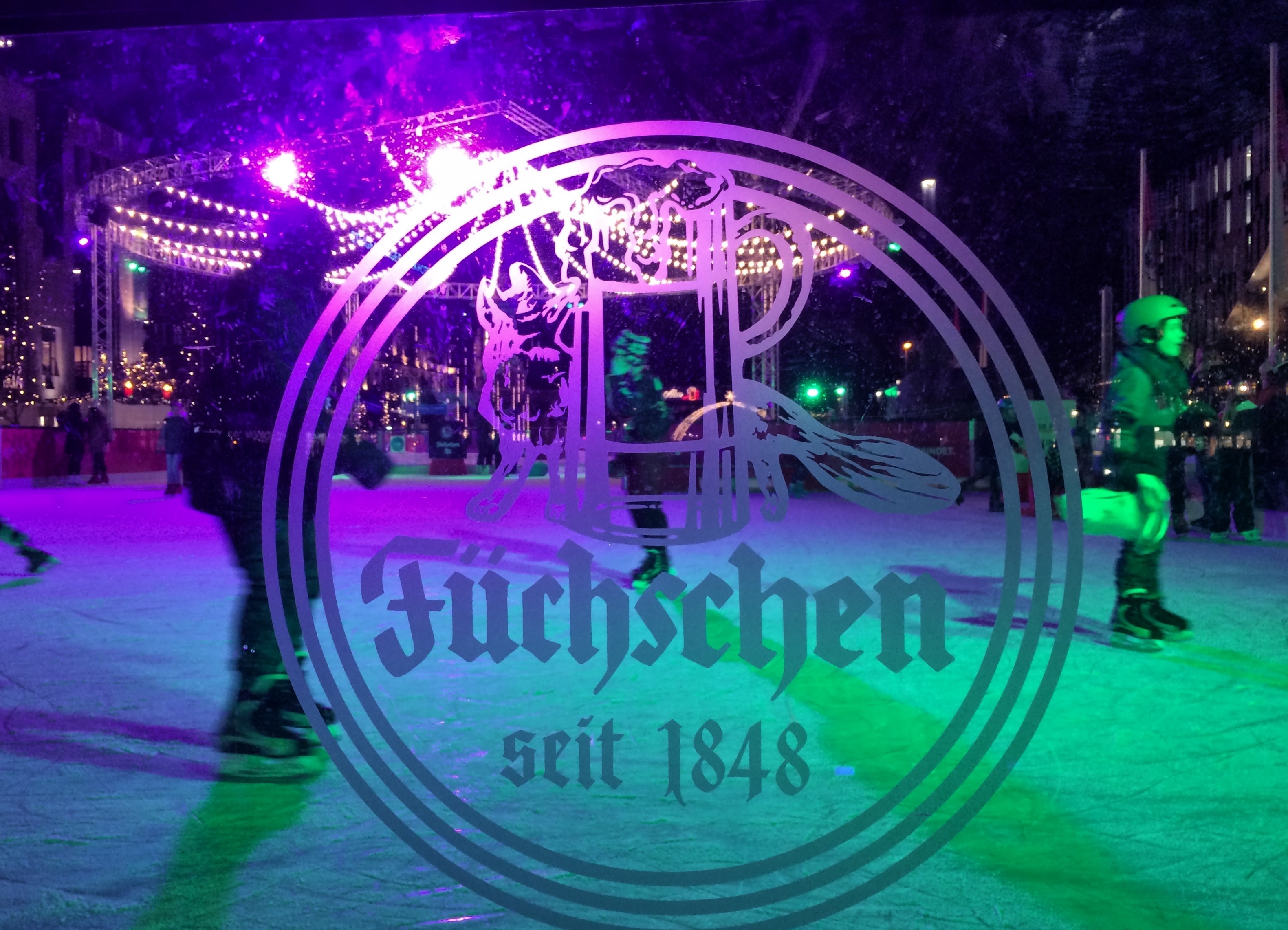 An der Eislaufbahn: Oben gibt es Füchschen Alt...