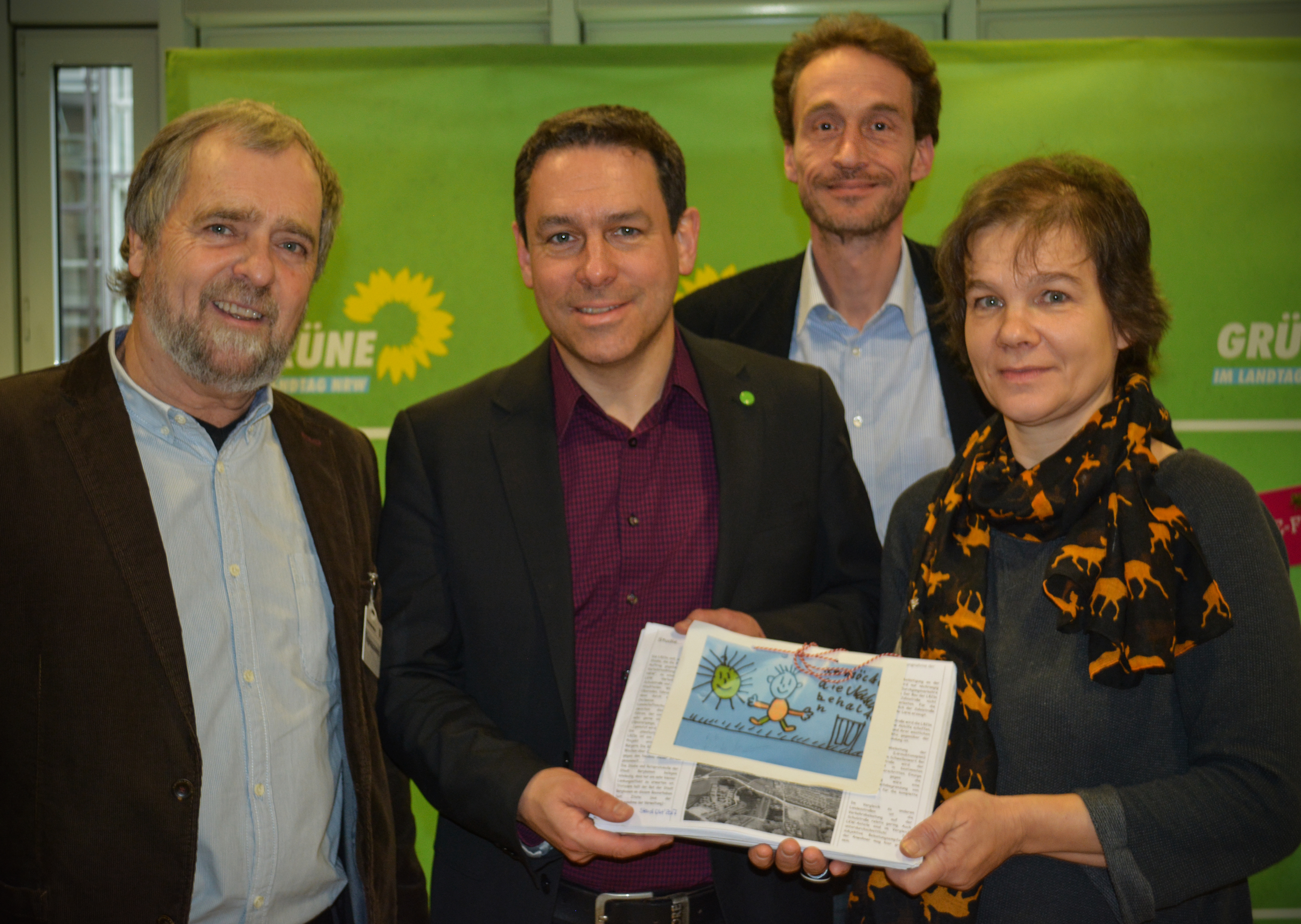 Ru7nd 3000 Unterschriften wurden gegen den Bau der L821n in Düsseldorf übergeben. Foto: privat