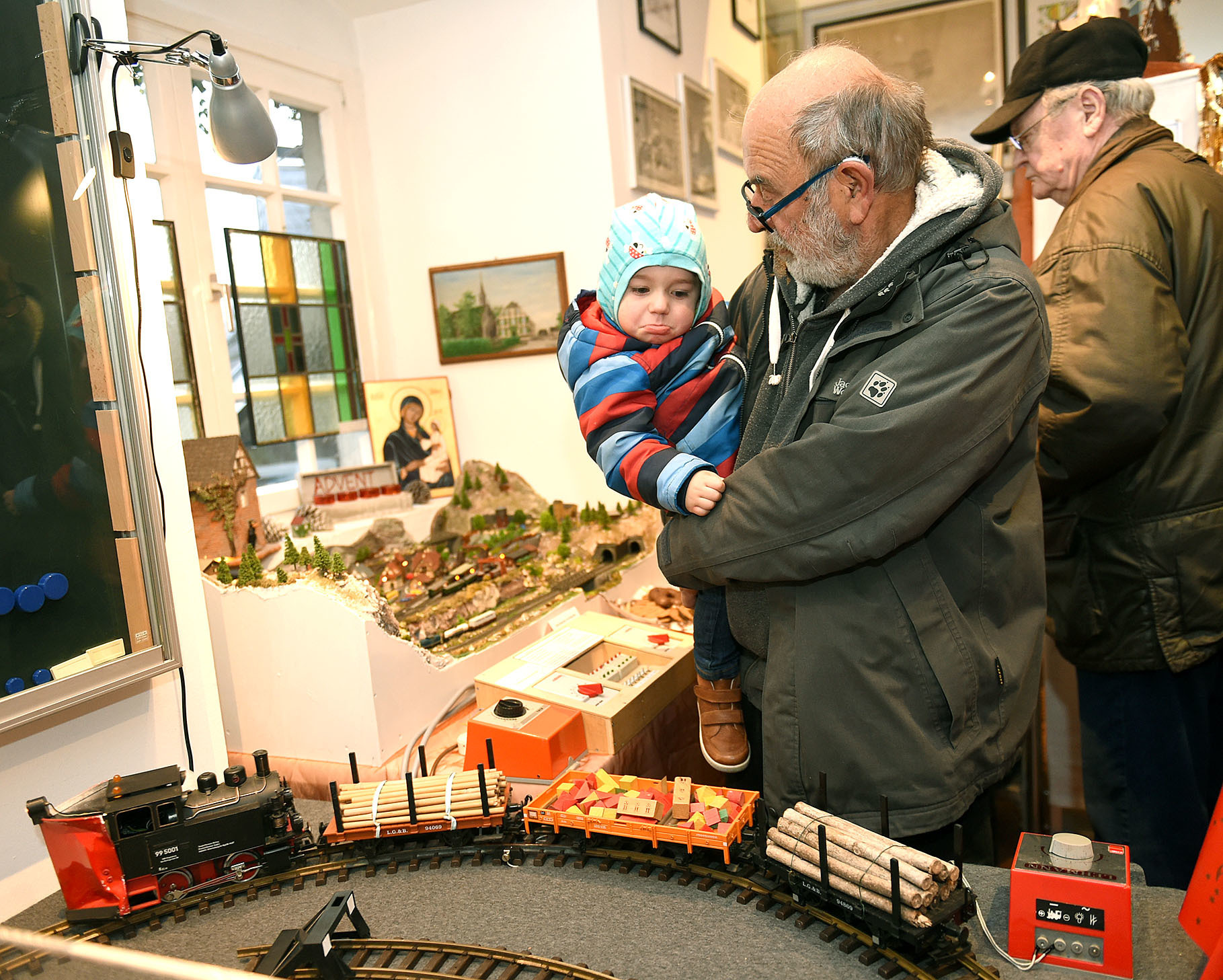 Blücherturm, Ausstellung Modelleisenbahnen
Hans-Jürgen Nowotny mit Enkel Leo