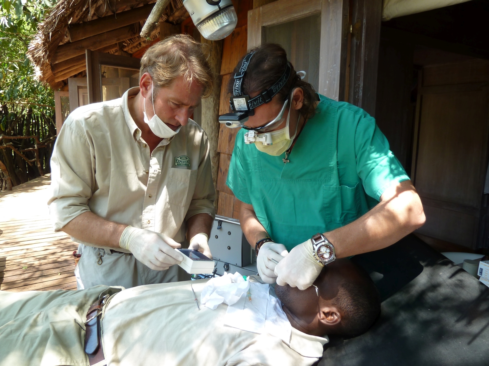 Dr. Martin Jörgens und Dr. Axel Roschker im Einsatz.