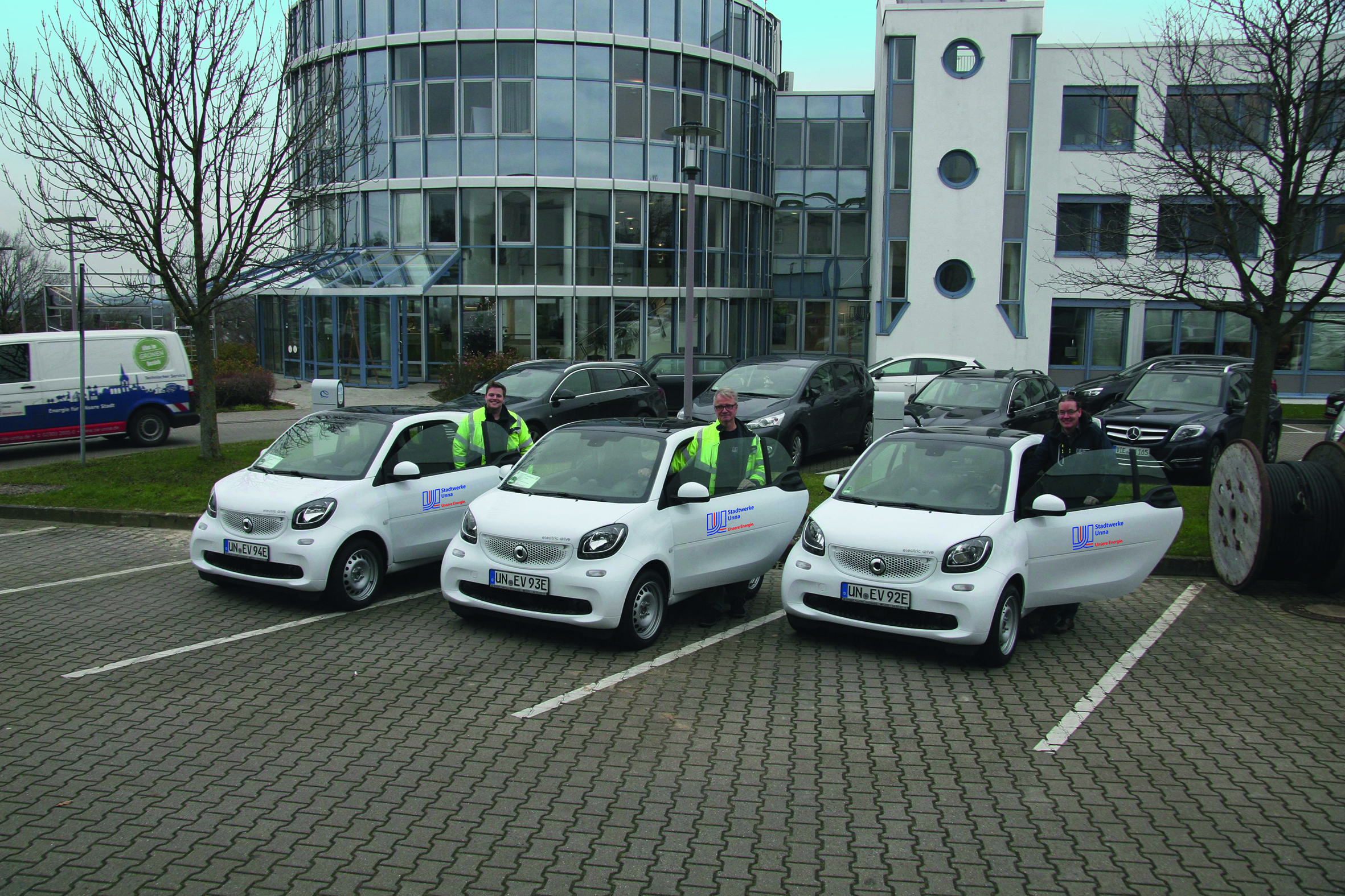 Gleich drei rein elektrische Smarts gehören ab sofort zum Fuhrpark des Energieunternehmens.