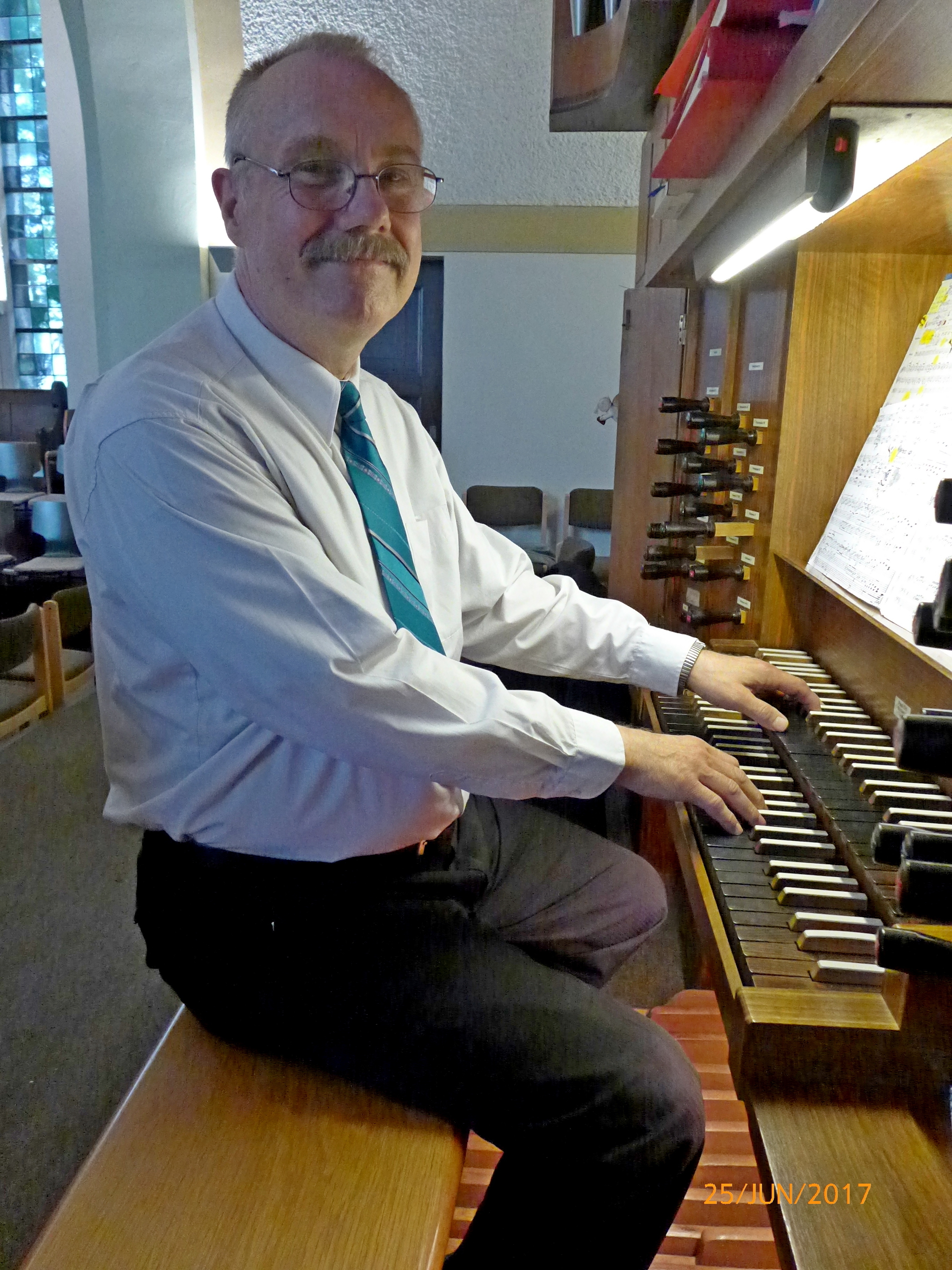 Arno Ruus an seinem Lieblingsplatz: Schon heute freut sich der Kantor der Tersteegenkirche auf das Weihnachtsoratorium von Johann Sebastian Bach am 2. Advent.