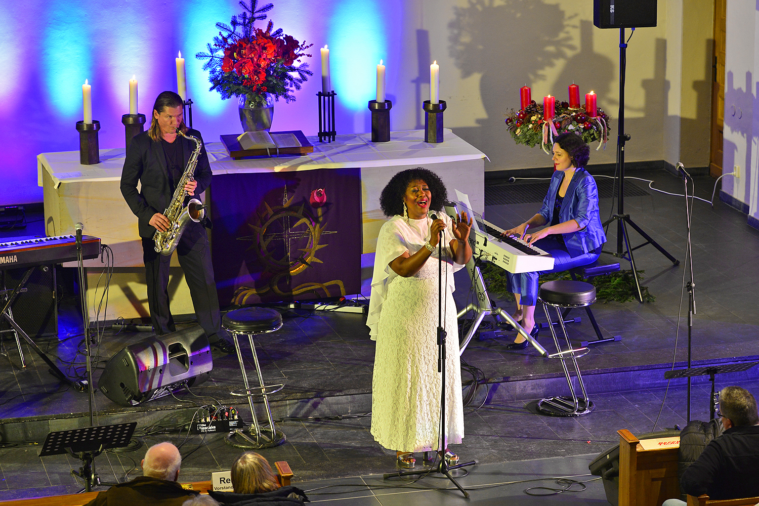 Gewaltige Stimmen waren in der Christus-Kirche an der Humboldtstr. zu hören, als es am Sonntag den 10.12. 2017 wieder hieß: Sisters and Brothers in Concert - Gospelkonzerte der Superlative. Foto: Kariger