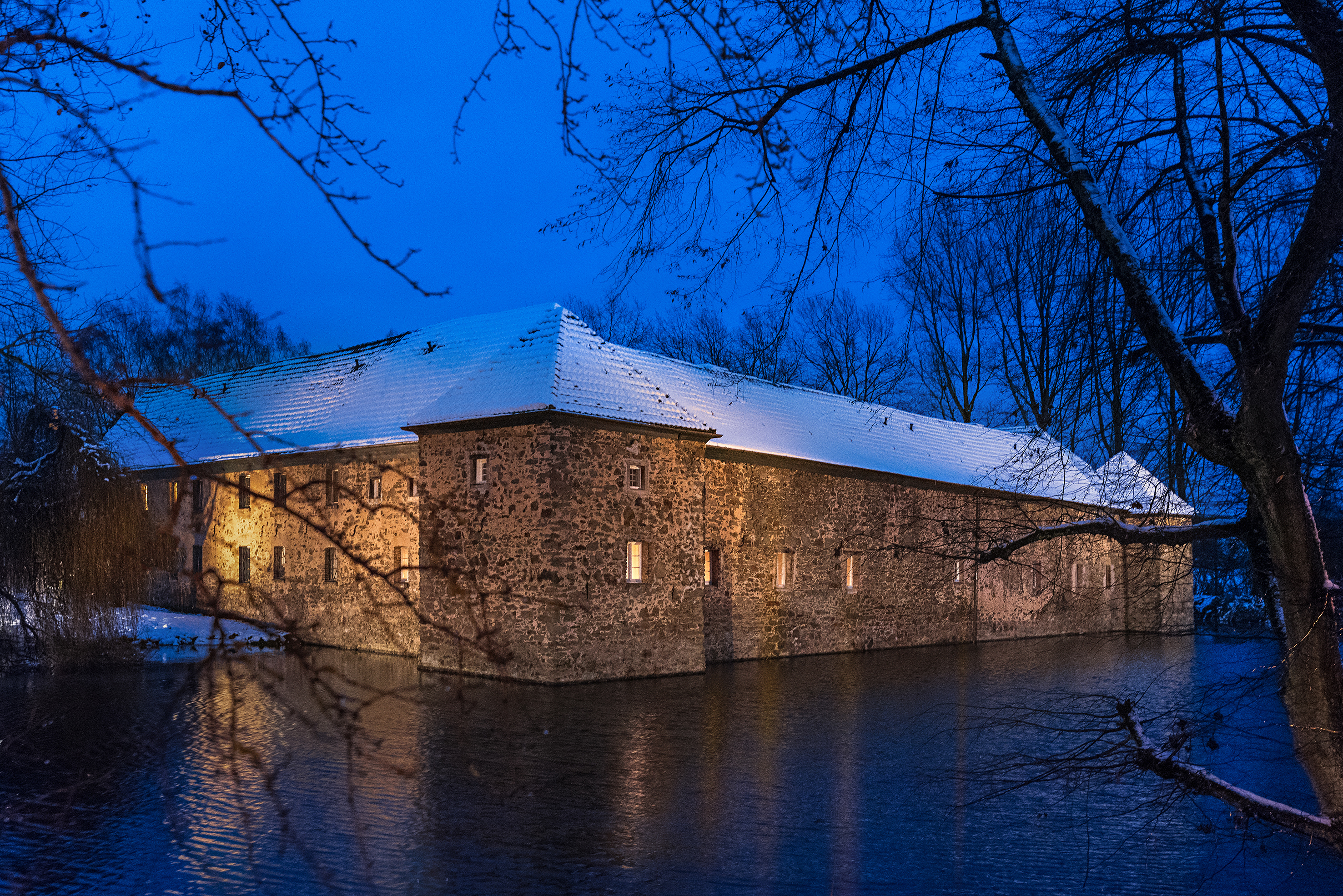 Die Besucher der Wasserburg werden am dritten Advent musikalisch ausschließlich von Langenfelder Chören und Musikgruppen unterhalten.