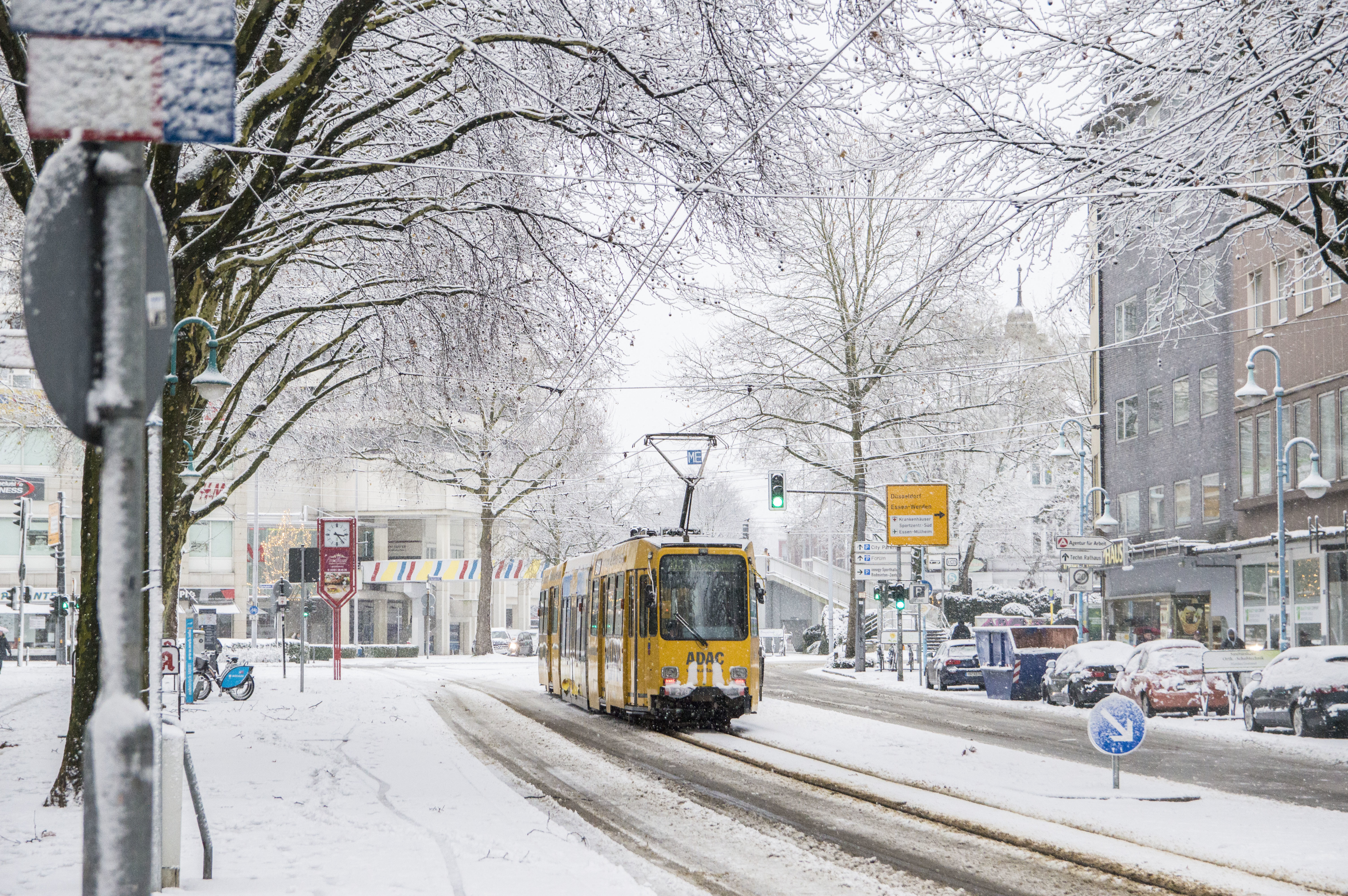 Nur die Straßenbahnen fahren noch, haben aber teils erhebliche Verspätung.