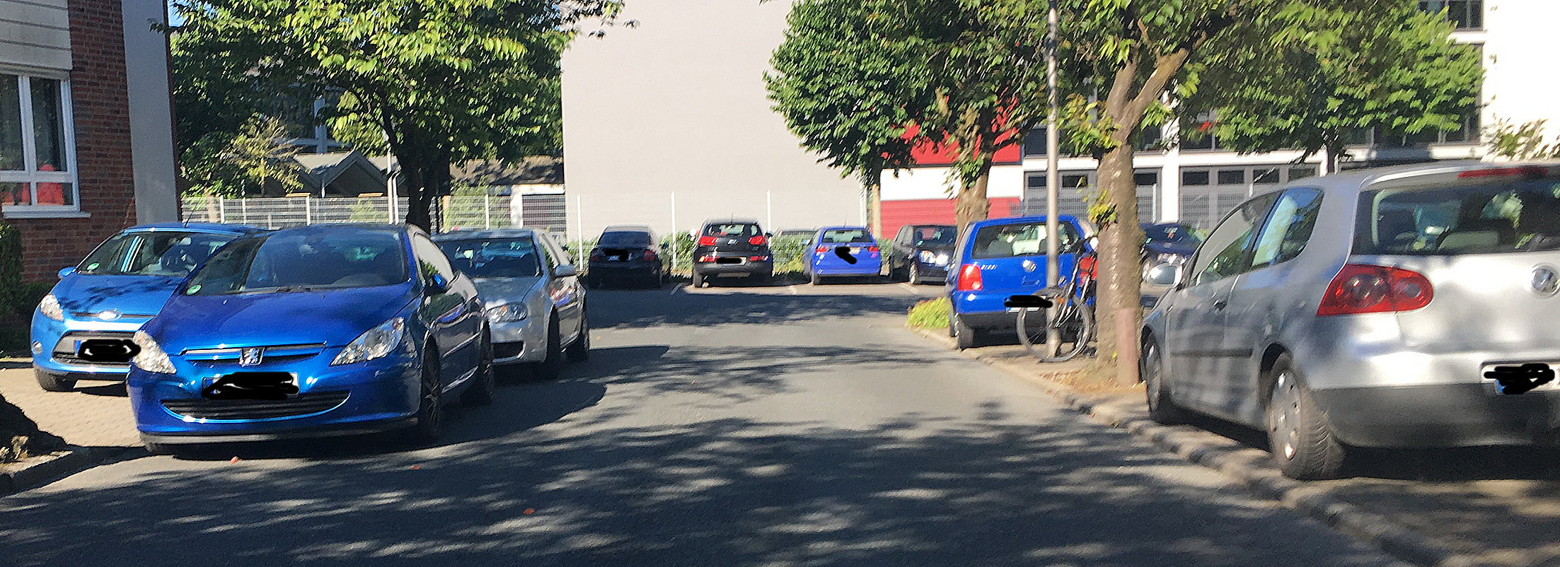 Die konsequente Ahndung von Parkverstößen rund um das "Berufskolleg" an der Herderstraße in Gladbeck-Mitte hat Wirkung gezeigt. Die angespannte Situation in dem betroffenen Bereich hat sich in den letzten Monaten seit den Sommerferien deutlich entspannt.