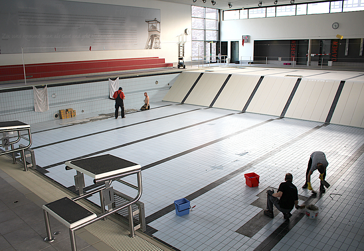 Am Sportbecken wird bereits gearbeitet. Foto: privat