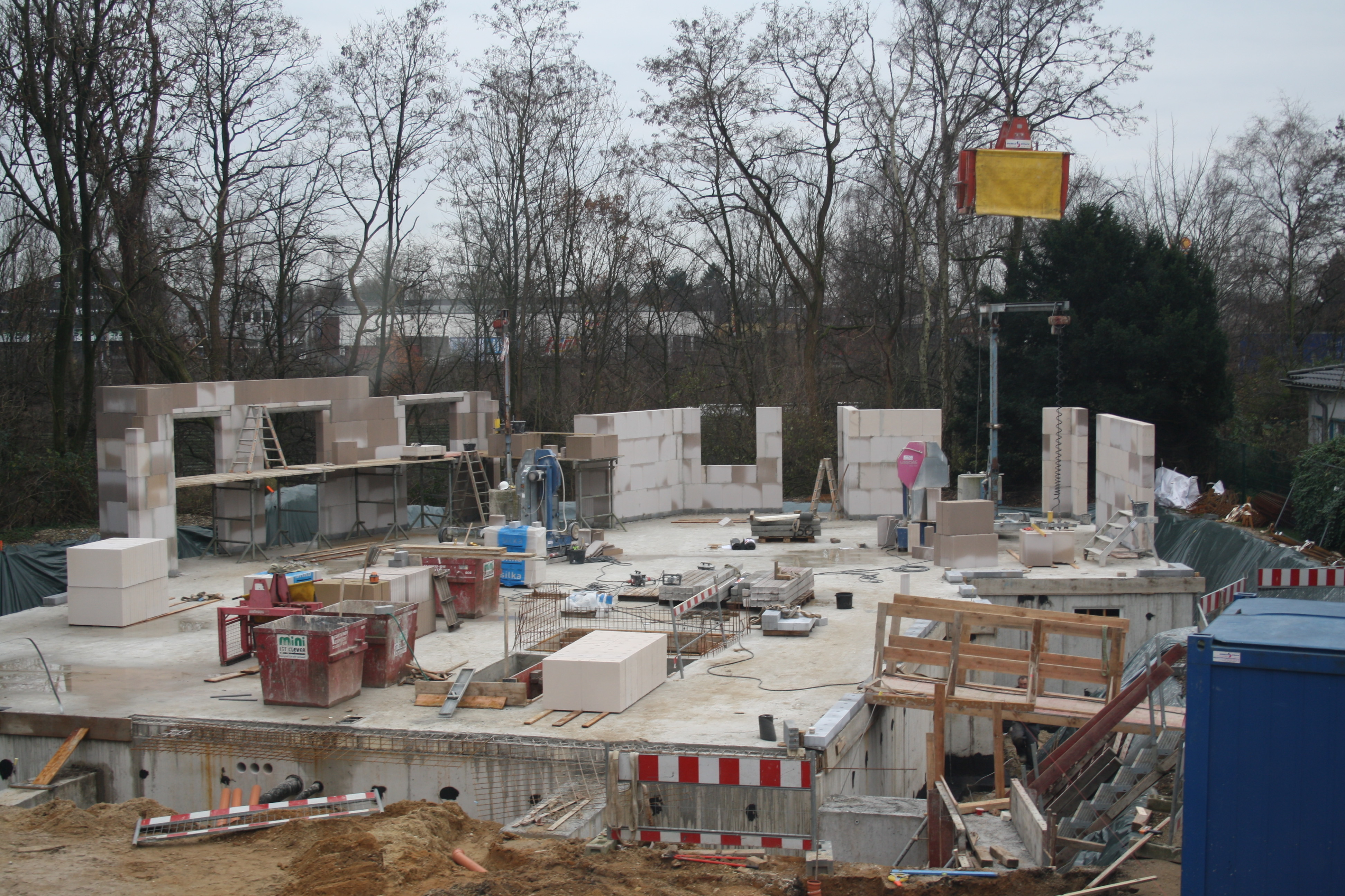 Arbeiten am Erdgeschoss des neuen Gebäudes. Foto: privat