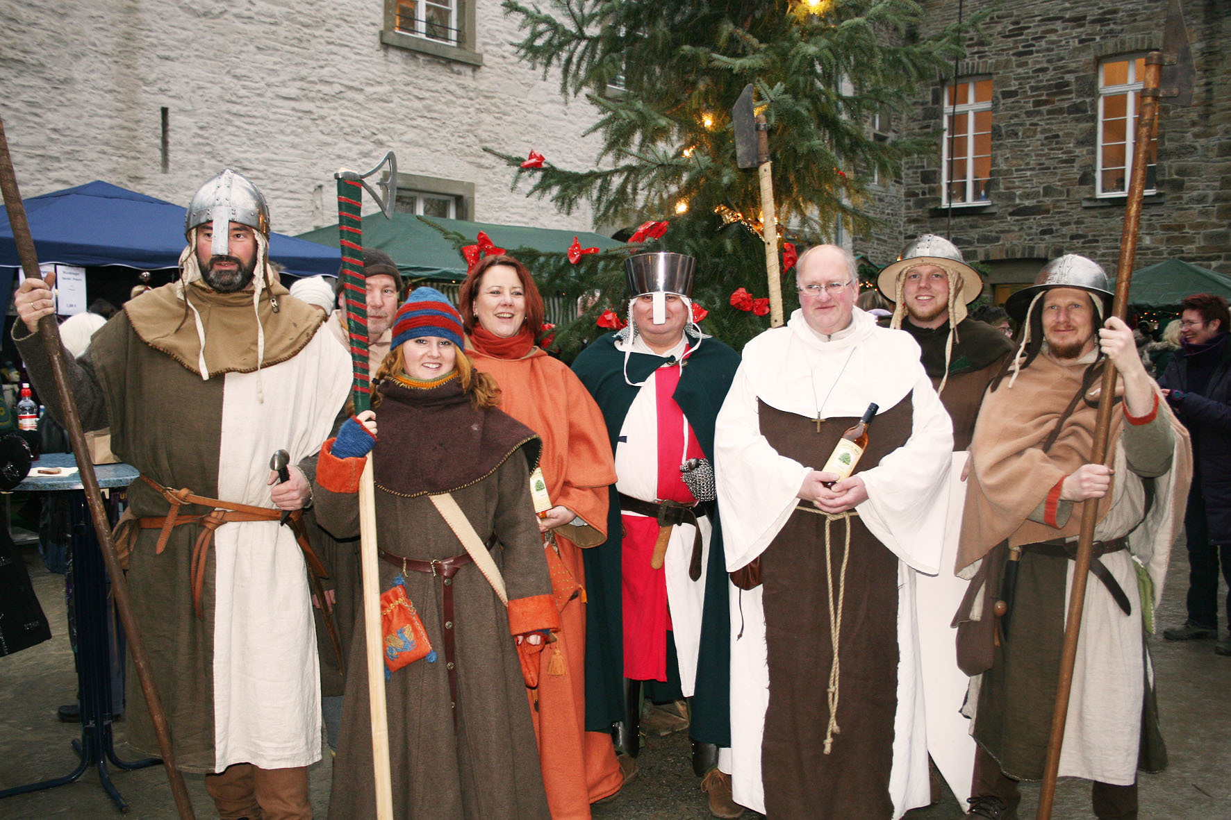 Mit einer tollen Atmosphäre lockt am Wochenende, 16. und 17. Dezember, der Weihnachtsmarkt rund um das Wasserschloss Werdringen. Liebevolle Dekorationen, über 30 Verkaufsstände und Musik im Schlosshof stehen auf dem Programm.
