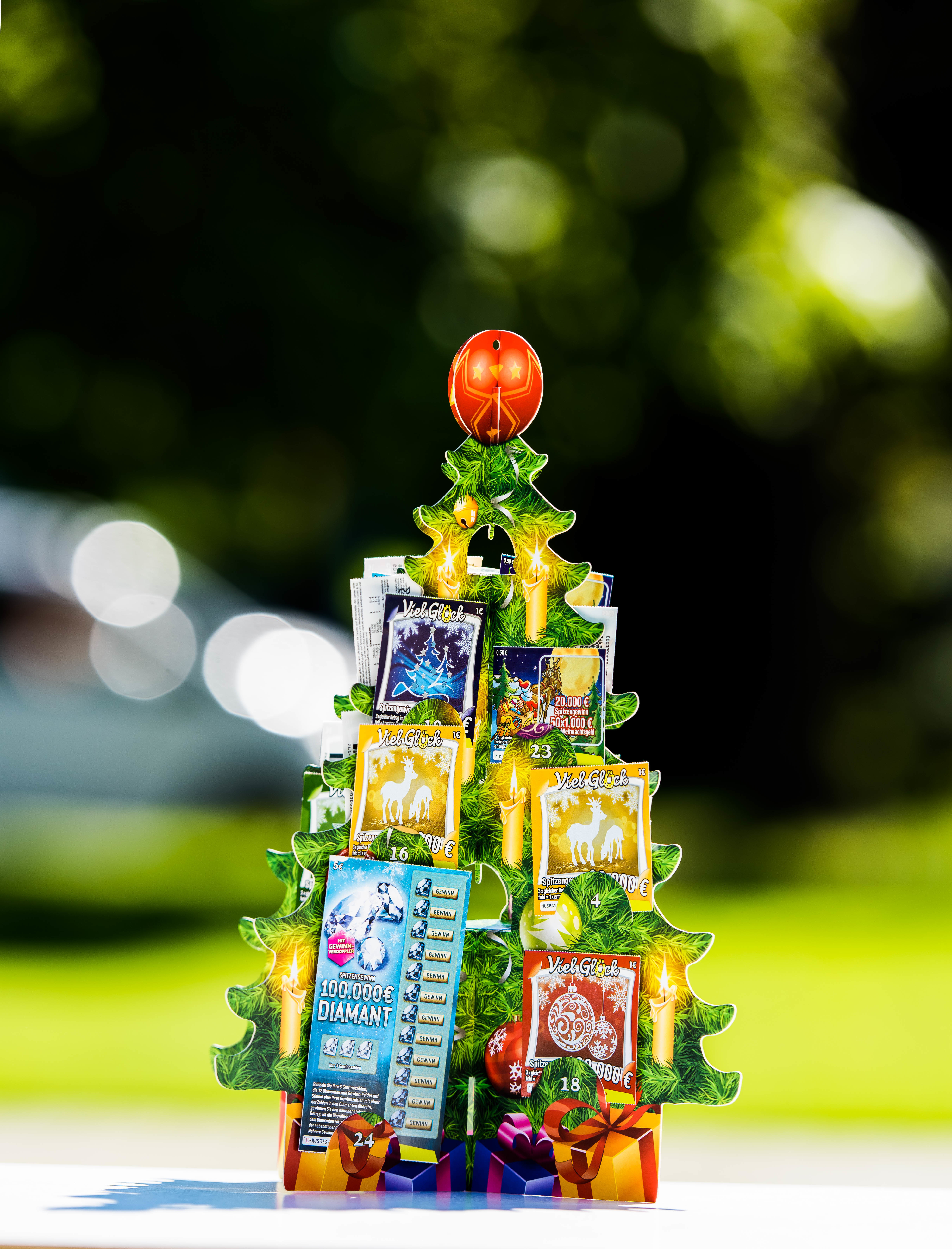 Geschenkideen von WestLotto passen unter jeden Baum.