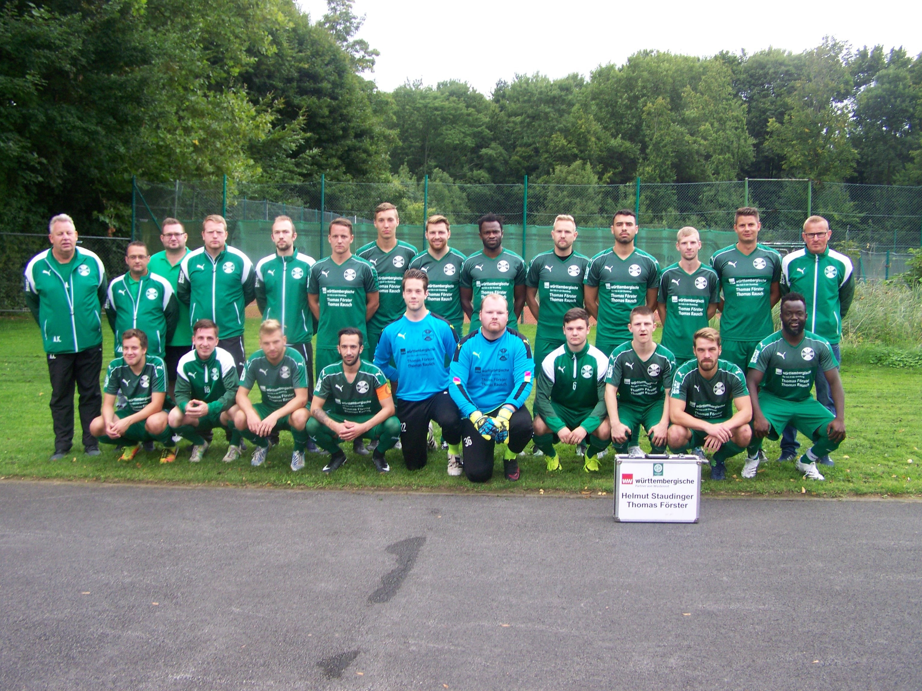 SC Phönix Essen, 1. Mannschaft, (Photo Marx), hinten, v.l.: Arndt Krosch ( Trainer) , Martin Angerer, Dirk Willmer, Gerrit Schwiertz , Matthias Matze Bade , Daniel Trinka , Pierre Kretschmann , Robin Puhan , Wale Afees Arogundade , Bastian Peter , Sammy Salama , Lars Anhalt, Daniel Conti , Titomir Benic, davor v.l.: Ibrahim Erol Özbay , David Pijowczyk, Kevin Puhan , Erol Serin , Philip Hoffmann , Christian Baltus , Geani Dumitru , Niko Quiel , Kai Heinze, Oumar Keita
