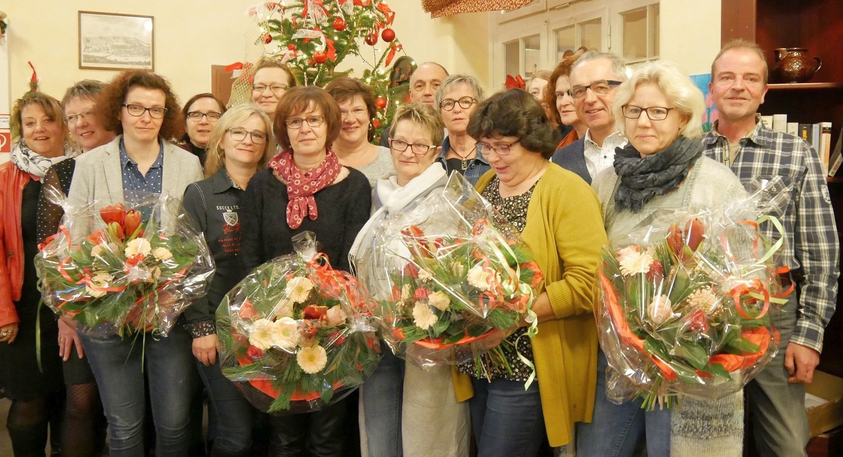 Die Jubilare in alphabetischer Reihenfolge: 40-jähriges Dienstjubiläum: Angelika Hendricks, Jürgen Jaschinski, Wilma Lamers, Petra Linkner, Burkhard Naß, Karin Verhülsdonk. 25-jähriges Dienstjubiläum: Eva Deng, Iris Gaelings-Offenberg, Sabine Gerritzen, Beate Grochowski, Herbet Kammans, Anja Krebbers, Ursula Kirsch, Katharina Lueck, Verna Peykan, Heike Reintjes, Anja Schweeren, Daniela Stanislawsk, Annette Voss, Jochen Zwanziger.