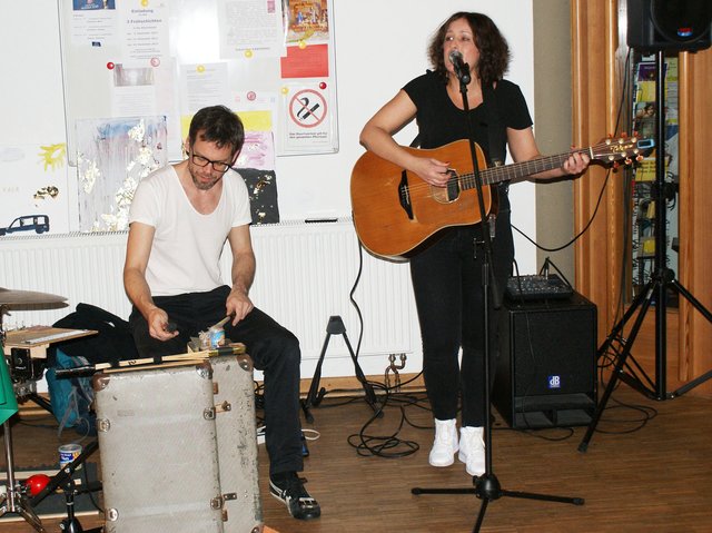 Das Duo Or2, das mit Gitarre und akustischer Percussion für Stimmung sorgte.