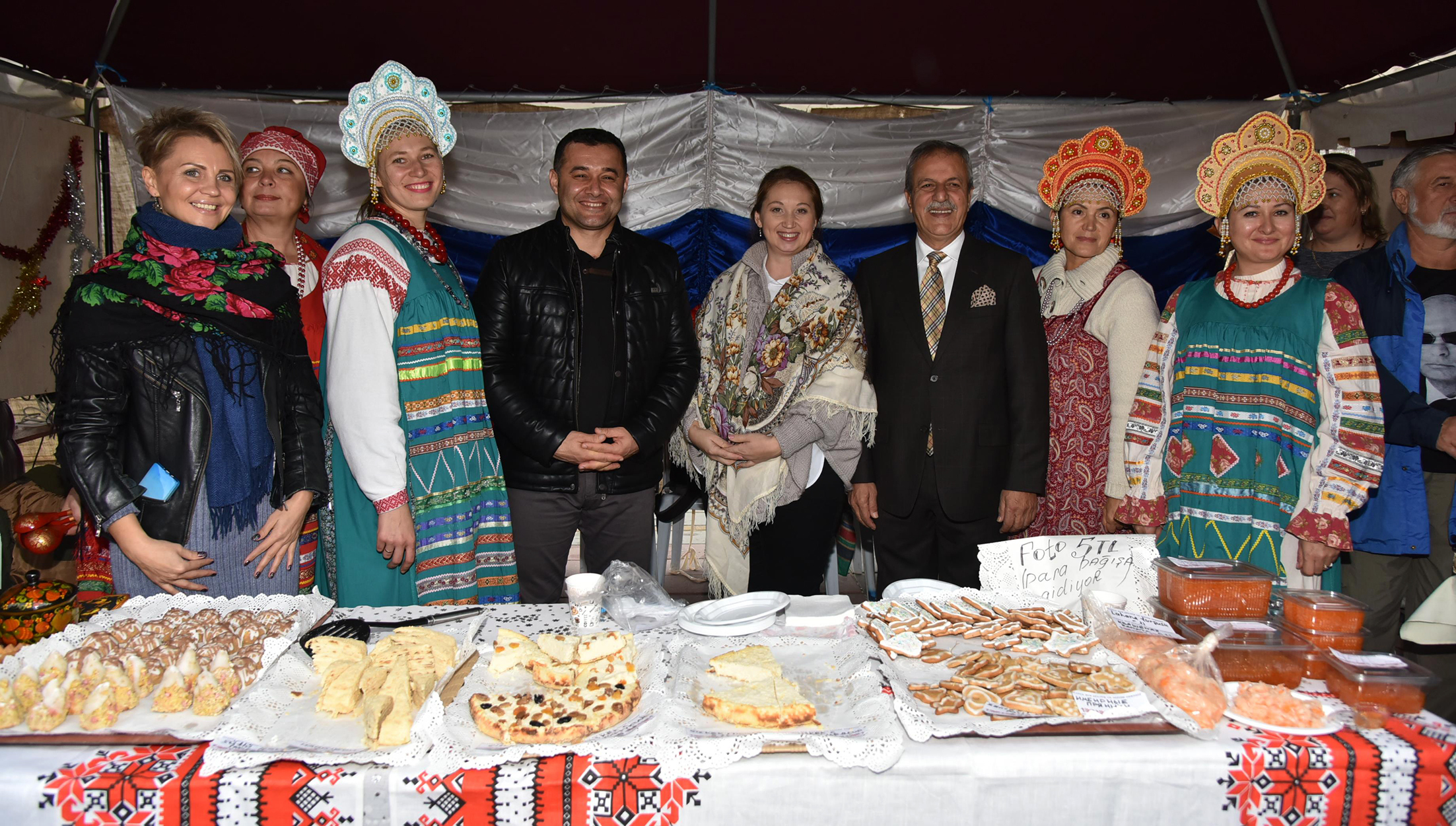 Auch Leckereien aus aller Herren Länder fehlten nicht beim "Weihnachtsmarkt" in Gladbecks türkischer Partnerstadt Alanya.