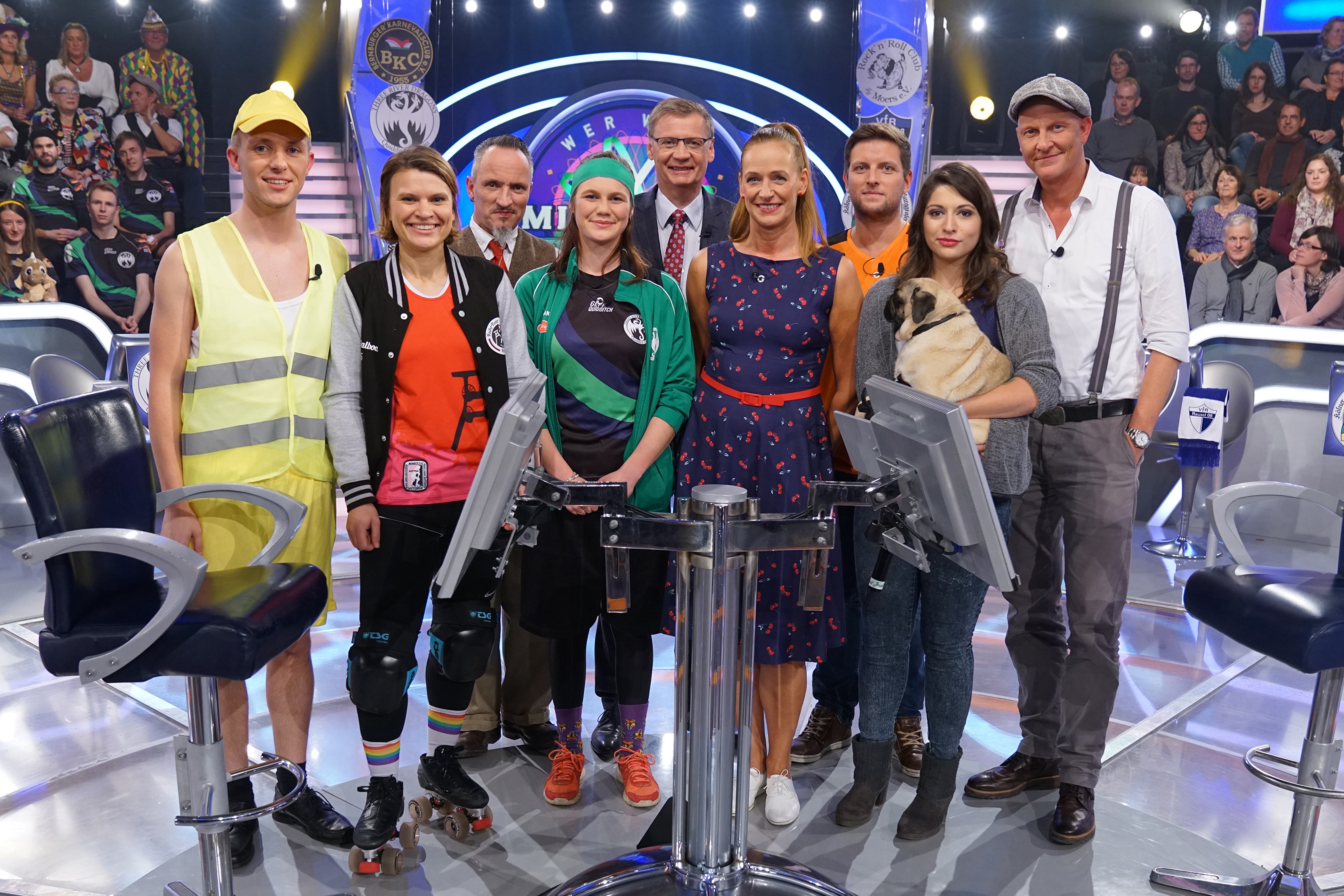 Moderator Günther Jauch (M.) mit seinen Kandiaten (v.l.) Thomas Leinweber aus Bernburg (Saale), Barbara Kotzulla aus Herne, Andreas Schmidt aus Reinach (Schweiz), Ida Meyenberg aus Passau, Antje Gerhardt aus Neukirchen-Vluyn, Philip Lemmer aus Castrop-Rauxel, Nadine Dubberke aus Bad Wünnenberg und Jochen Damm aus Köln.