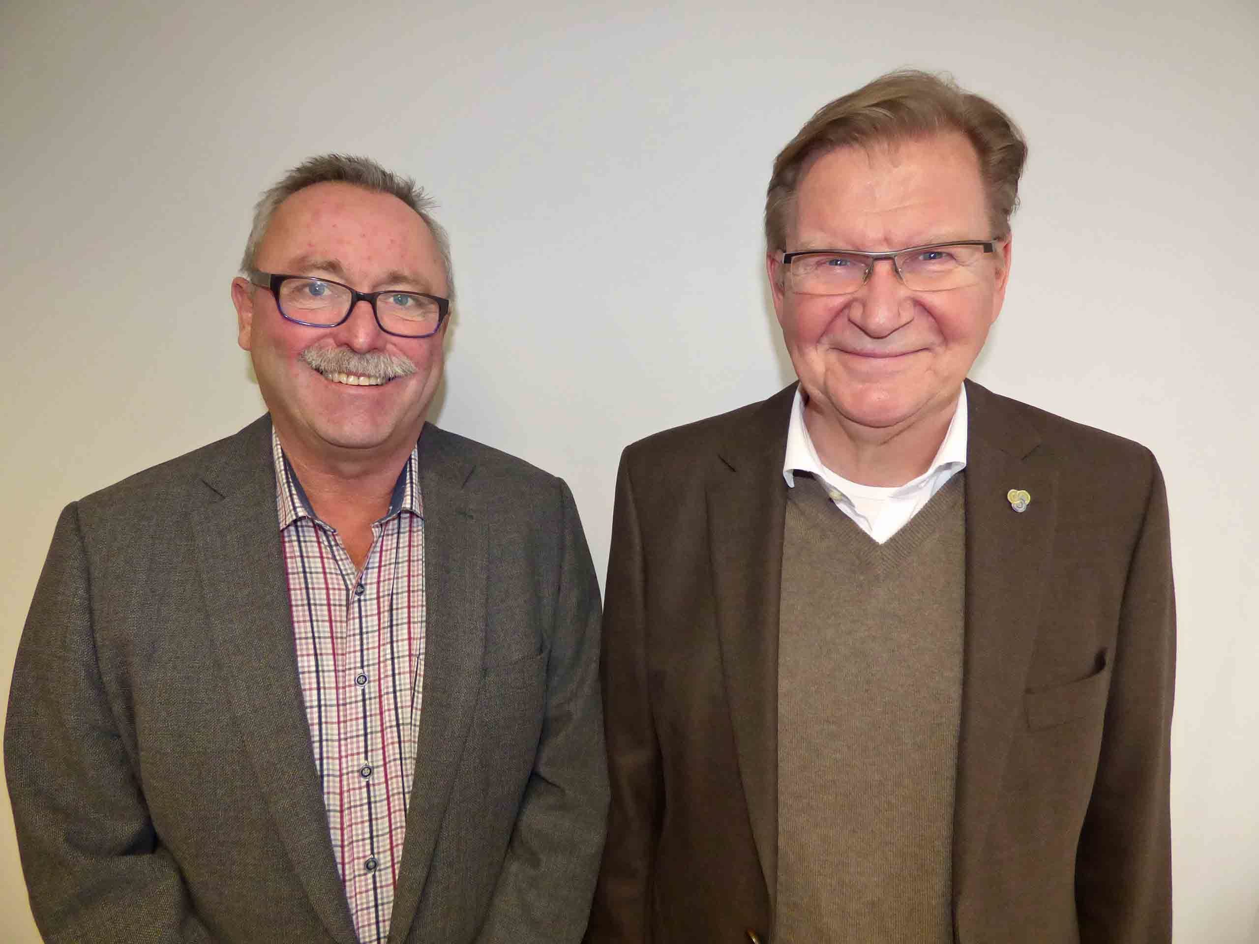 Bäderbetriebsleiter Martin Burgers (links) und Franz Michelbrink, Geschäftsführer der Städtische Bäder Wesel GmbH stellten eine Übergangslösung fürs HeubergBad vor.