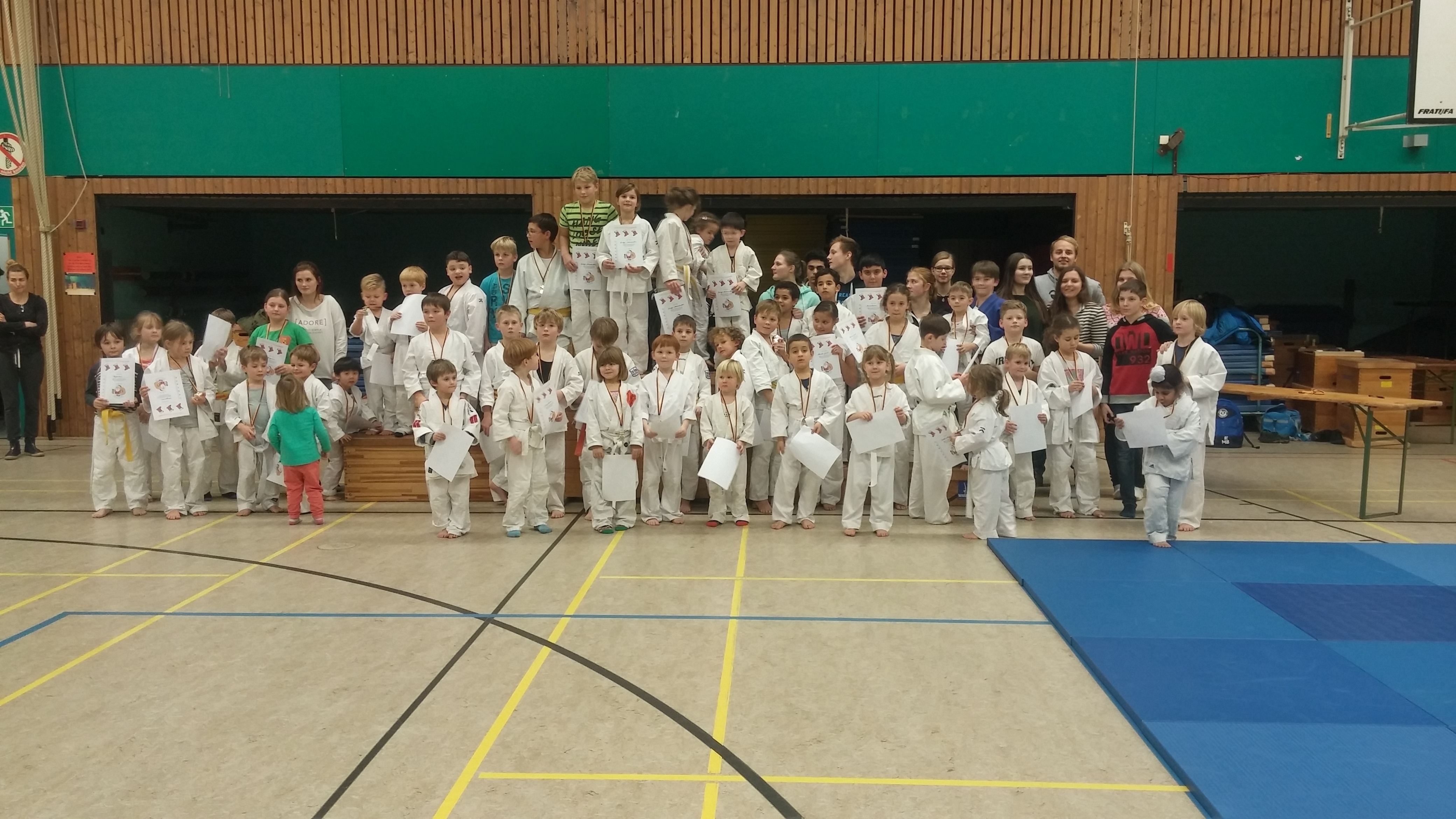 Nikolaus besucht überraschend traditionelles Turnier für Nachwuchsjudoka beim JCH