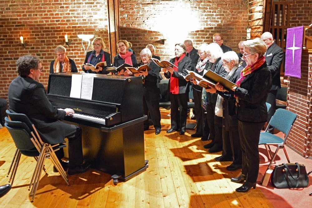 Kirchenchor der Paul-Gerhardt-Kirchengemeinde unter der Leitung von Heiko Waldhans, Foto: Paul-Gerhardt-Gemeinde